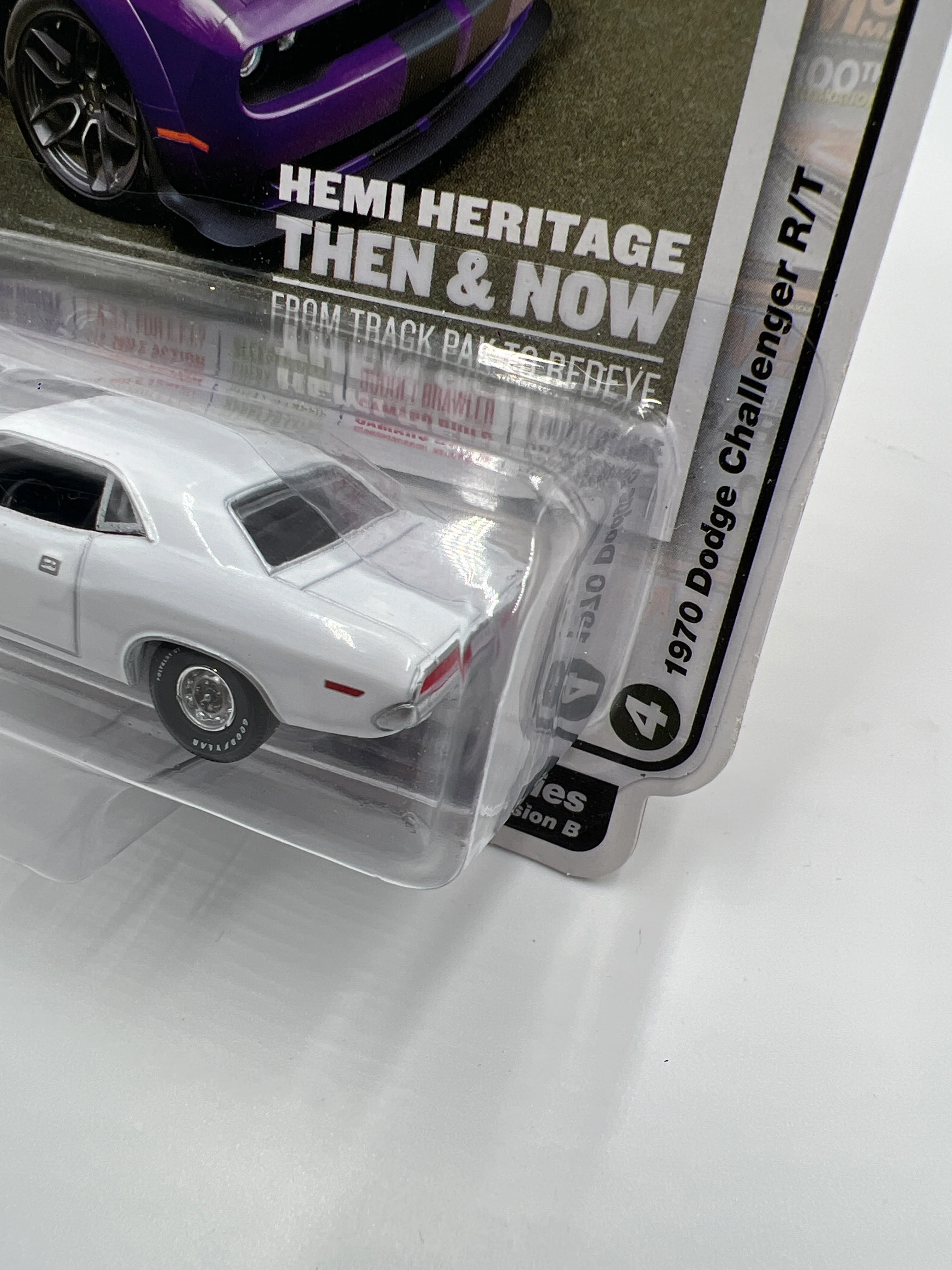 Auto World Hemmings Muscle Machines Release 4 Version B 1970 Dodge Challenger R/T White 184C - Image 4