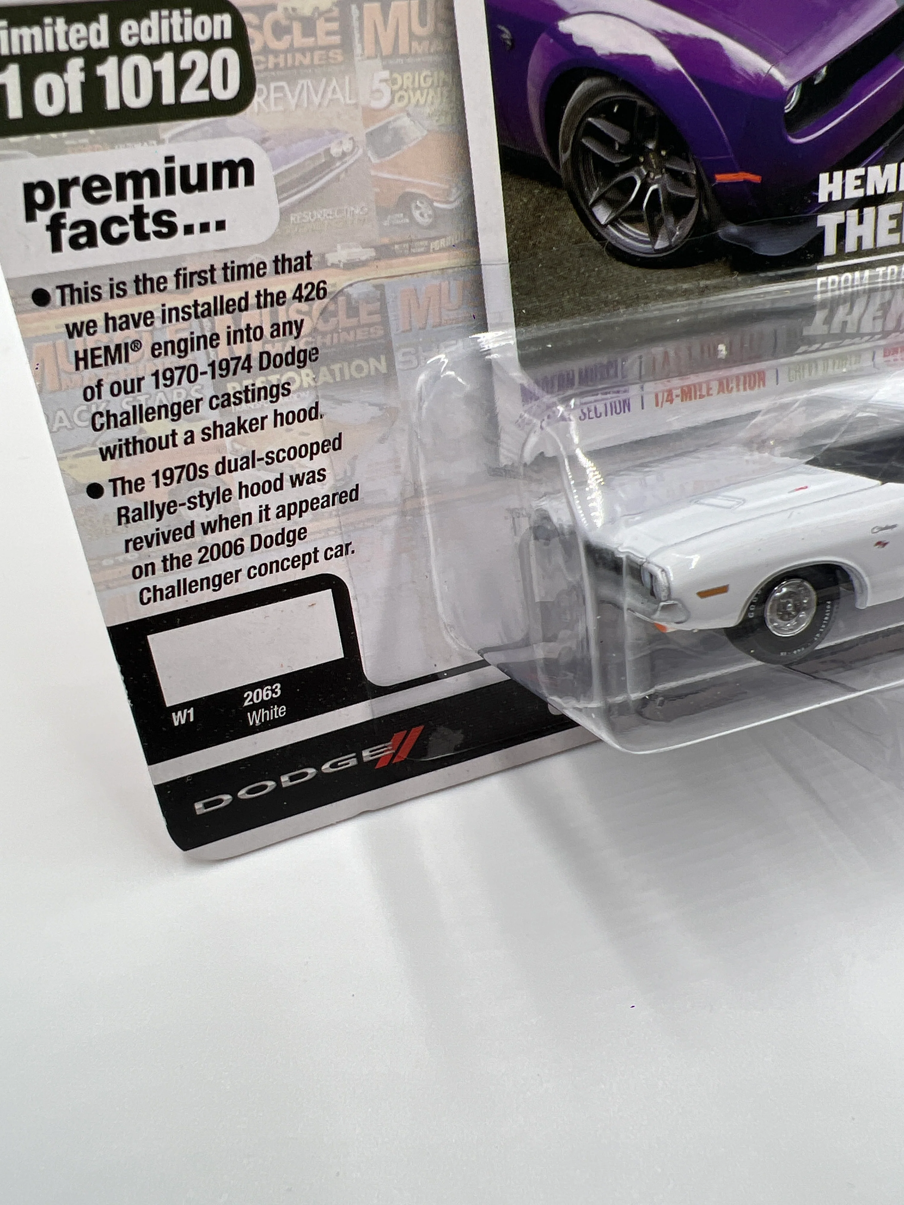 Auto World Hemmings Muscle Machines Release 4 Version B 1970 Dodge Challenger R/T White 184C - Image 5