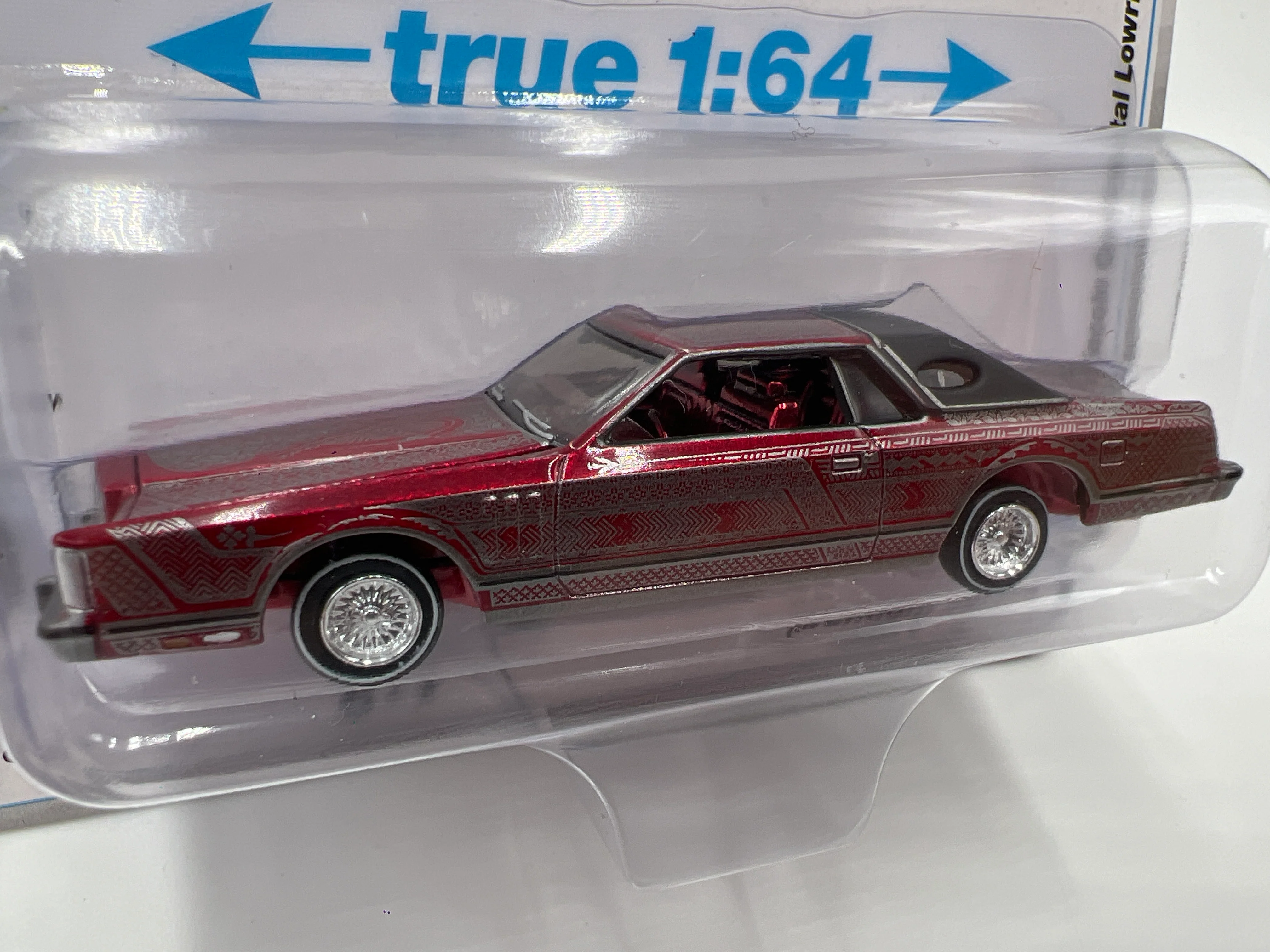 Auto World Ultra Red Chase Luxury Cruisers Release 6 Version A 1979 Lincoln Continental Lowrider - Image 3