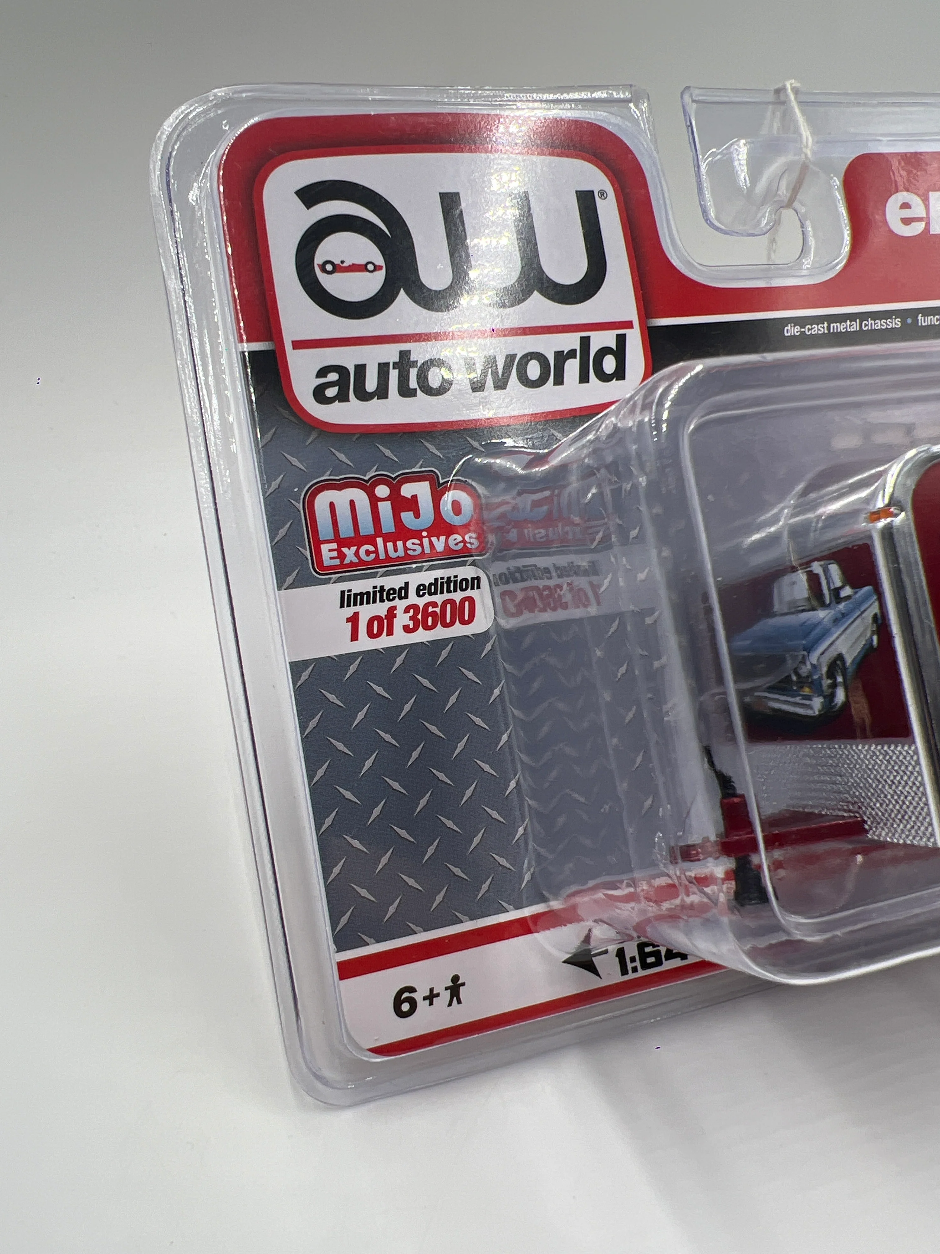 Auto World Mijo Exclusives Ultra Red CHASE Squarebody USA Enclosed Trailer VHTF - Image 4