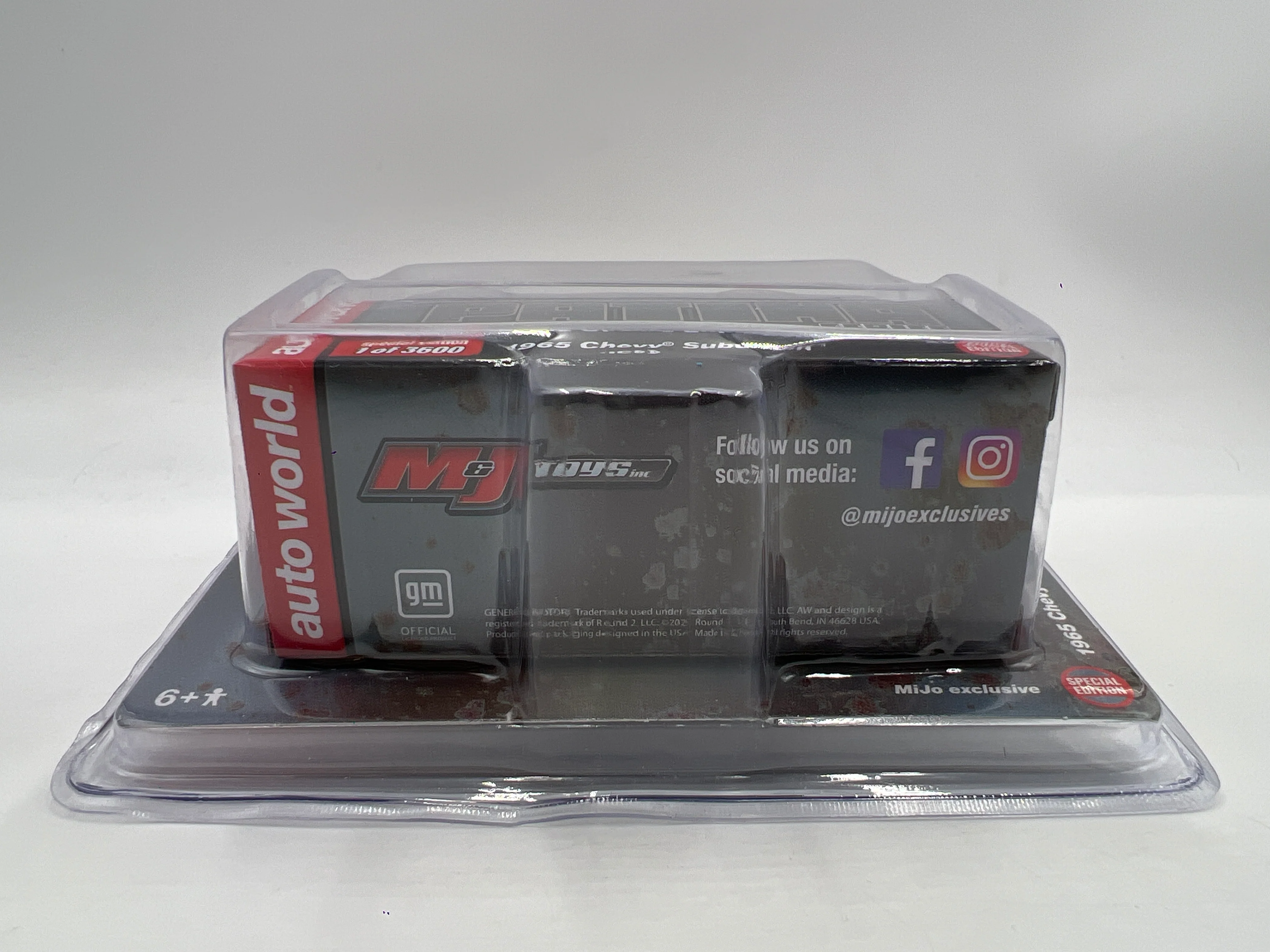 Auto World Mijo Exclusives Ultra Red CHASE Patina Series 1965 Chevy Suburban - Image 5