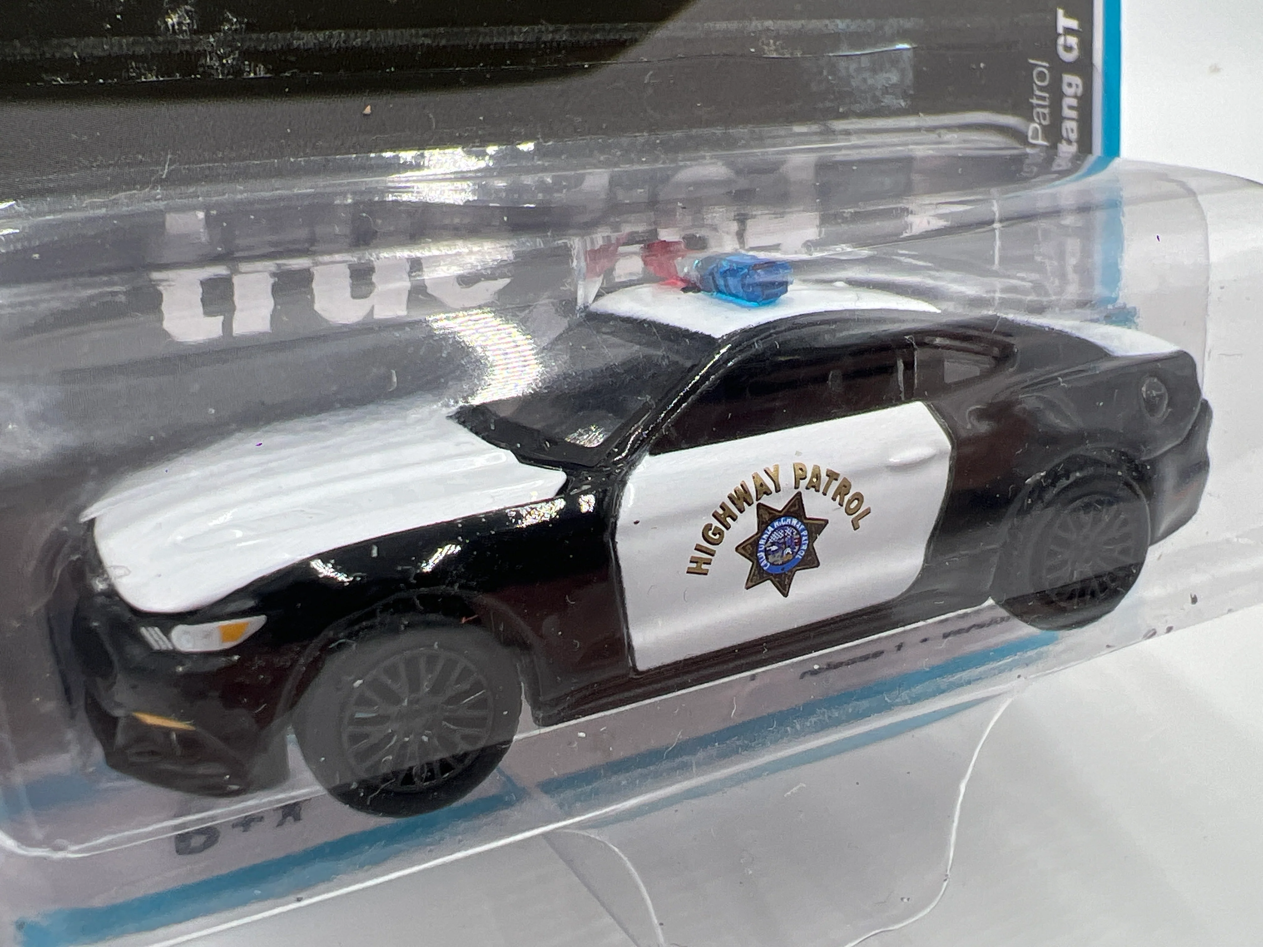 Auto World Modern Muscle Release 1 Version A Highway Patrol 2017 Ford Mustang GT - Image 2