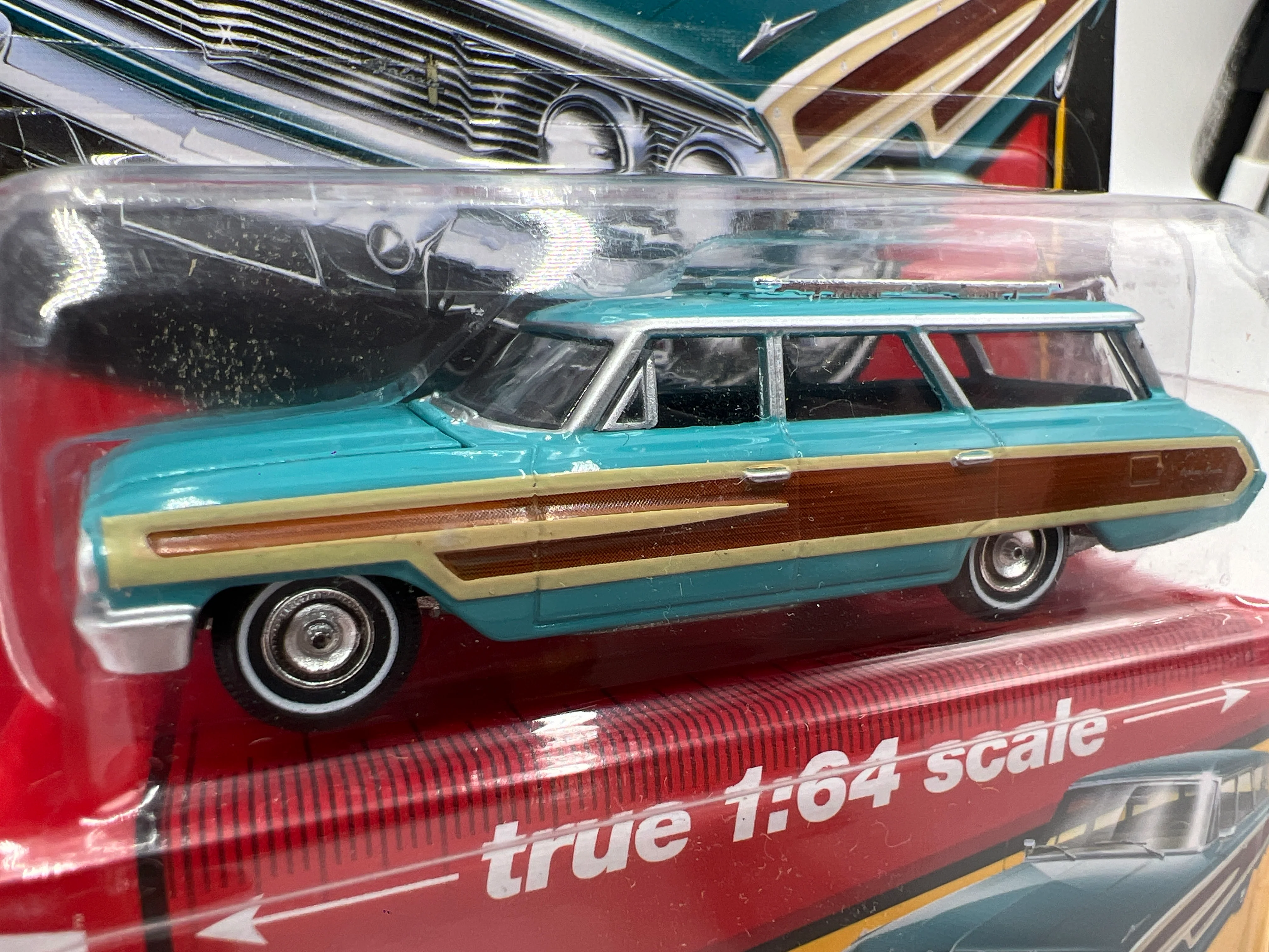 Auto World Muscle Wagons Release 1 Version A 1964 Ford Country Squire Blue - Image 3