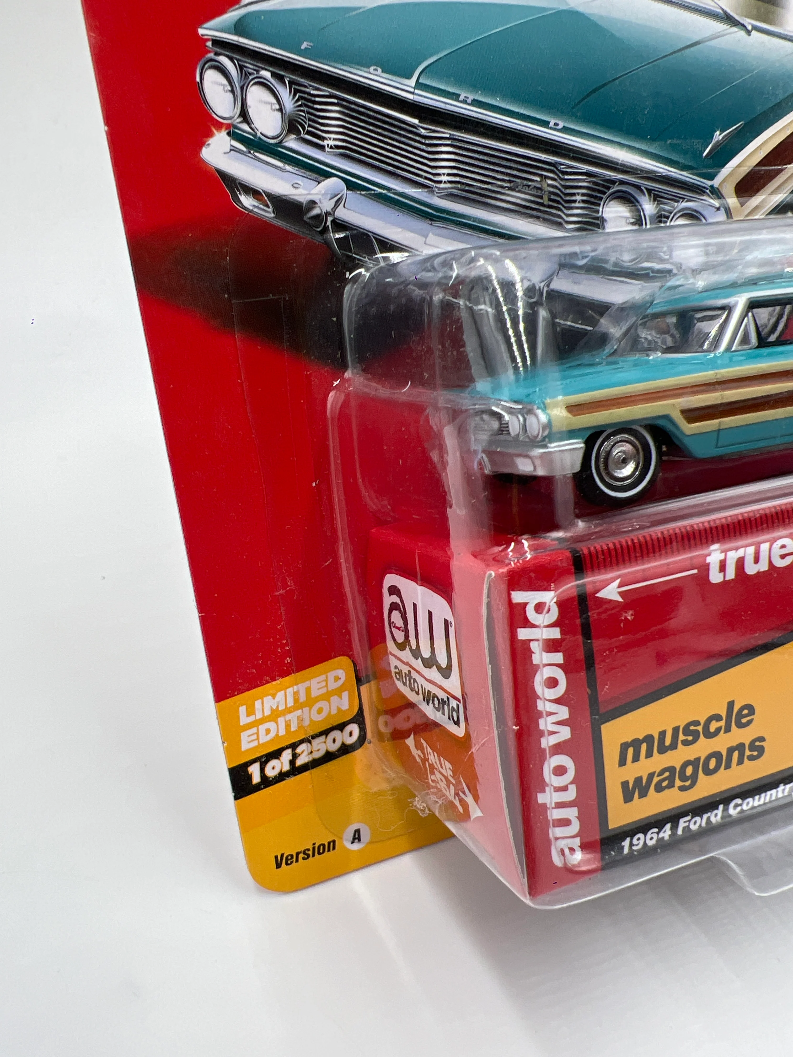 Auto World Muscle Wagons Release 1 Version A 1964 Ford Country Squire Blue - Image 5