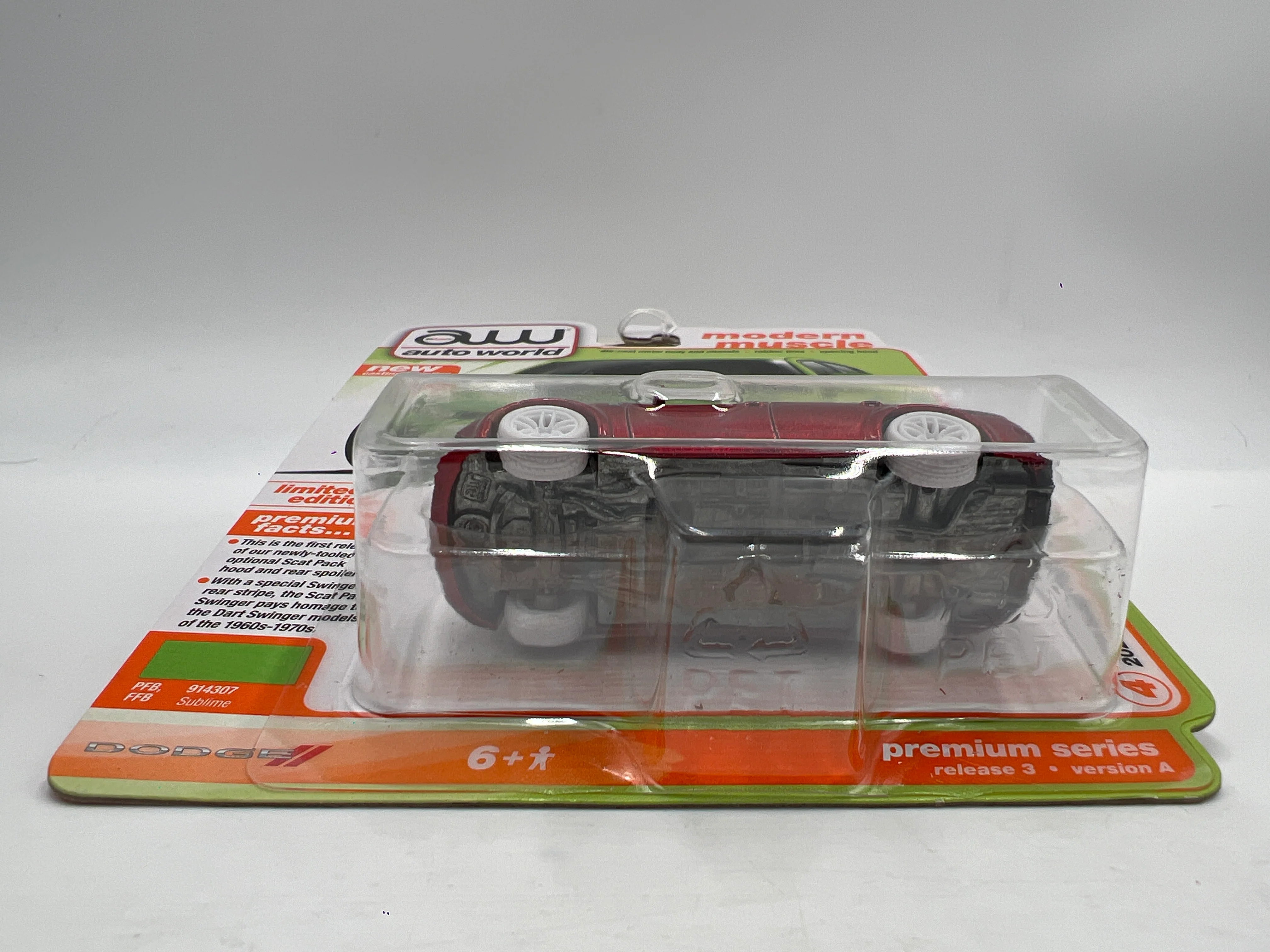 Auto World Modern Muscle Release 3 Version A CHASE 2023 Dodge Charger R/T Scat Pack Swinger Ultra Red - Image 5