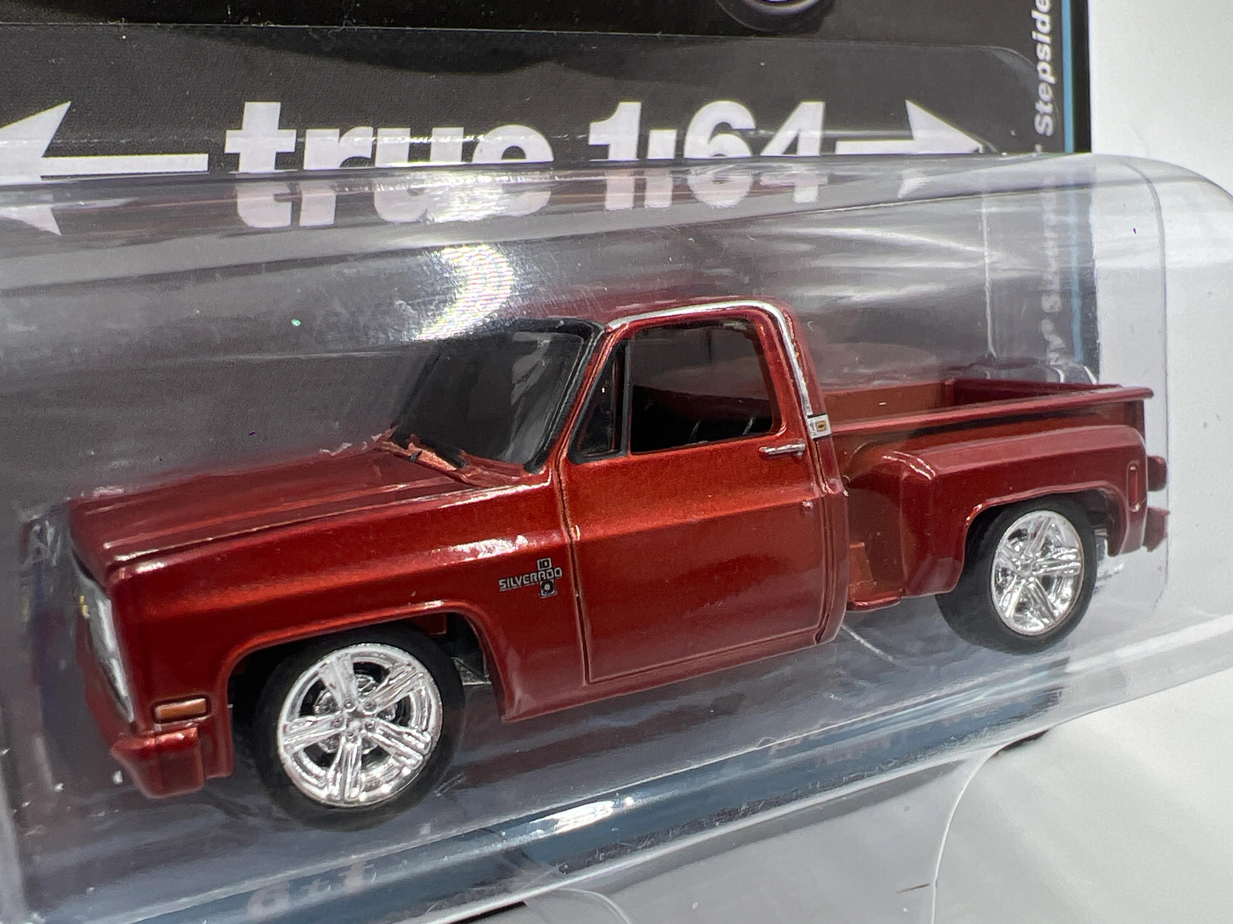 Auto World Muscle Trucks Release 1 Version B 1983 Chevy Silverado Stepside Orange 184C - Image 2