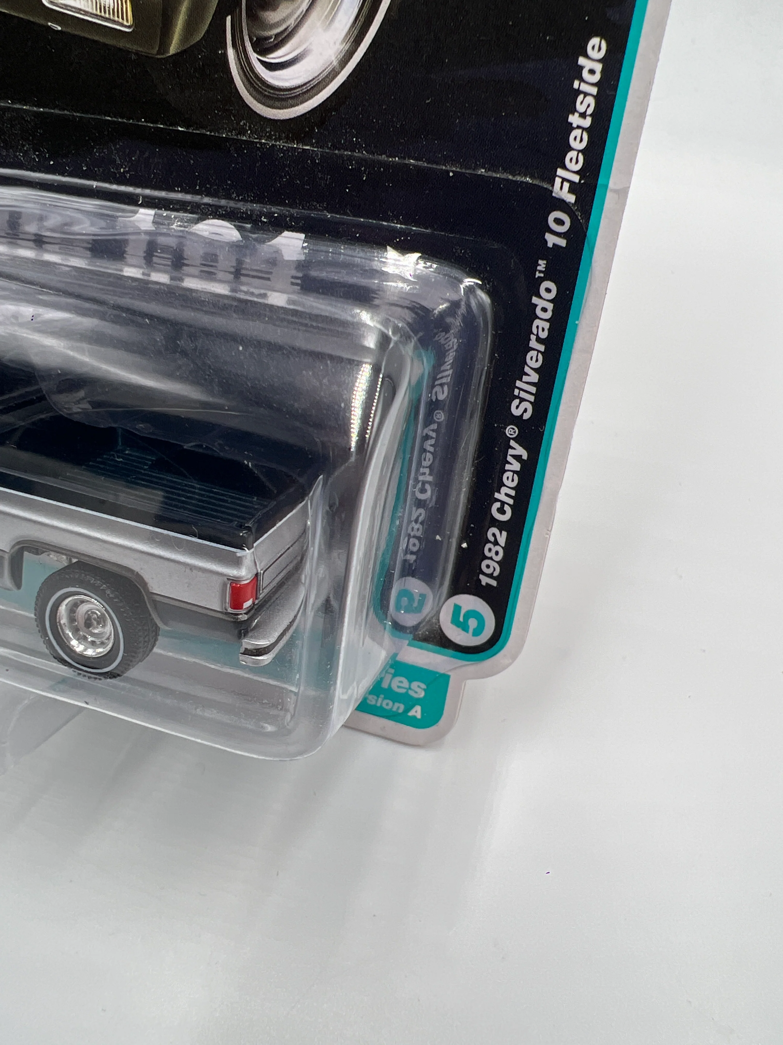 Auto World Muscle Trucks Release 2 Version A 1982 Chevy Silverado 10 Fleetside Dark Blue/Silver - Image 4