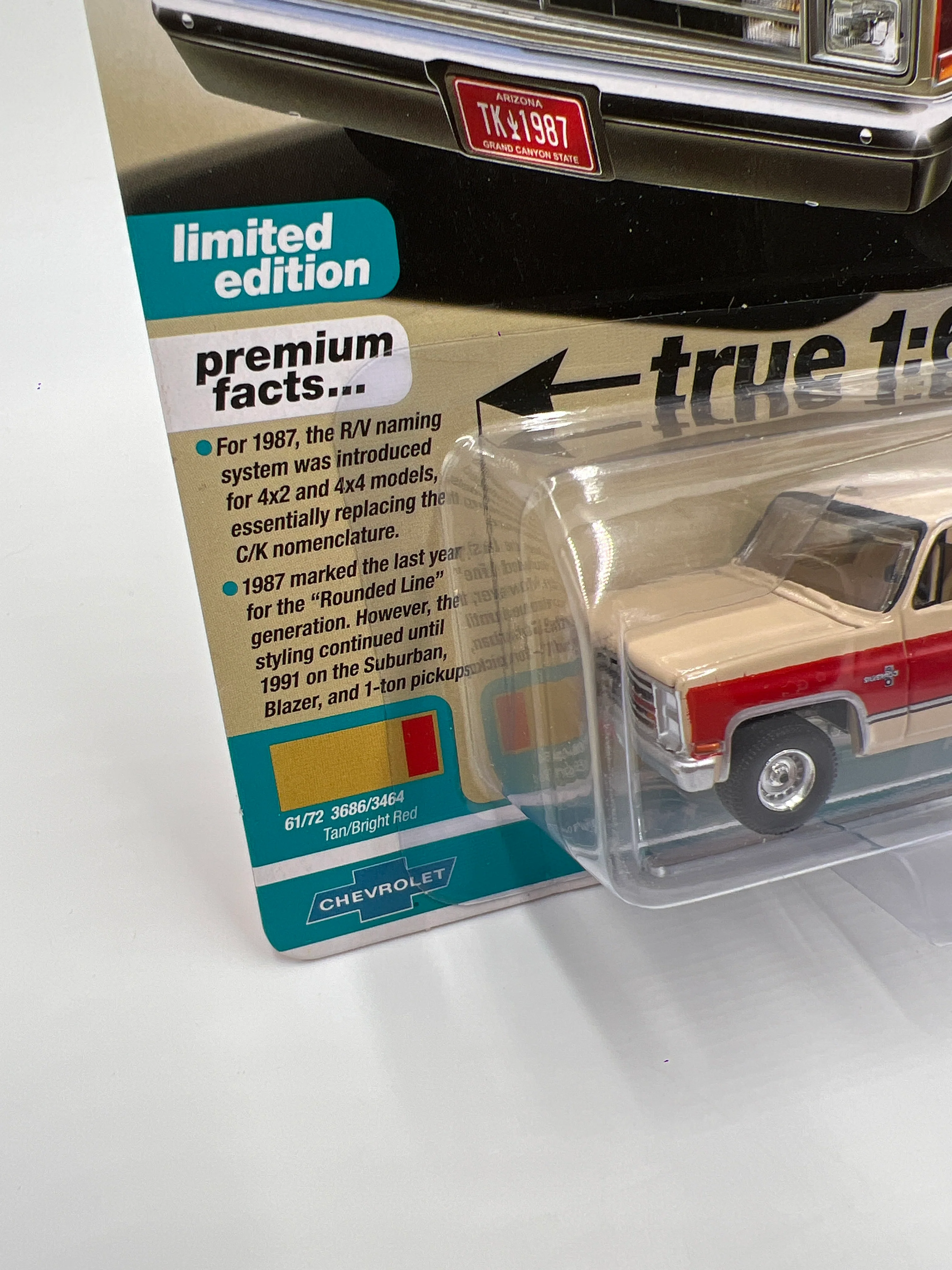Auto World Muscle Trucks Release 2 Version A 1987 Chevy Silverado R10 Fleetside Tan/Red 182E - Image 4