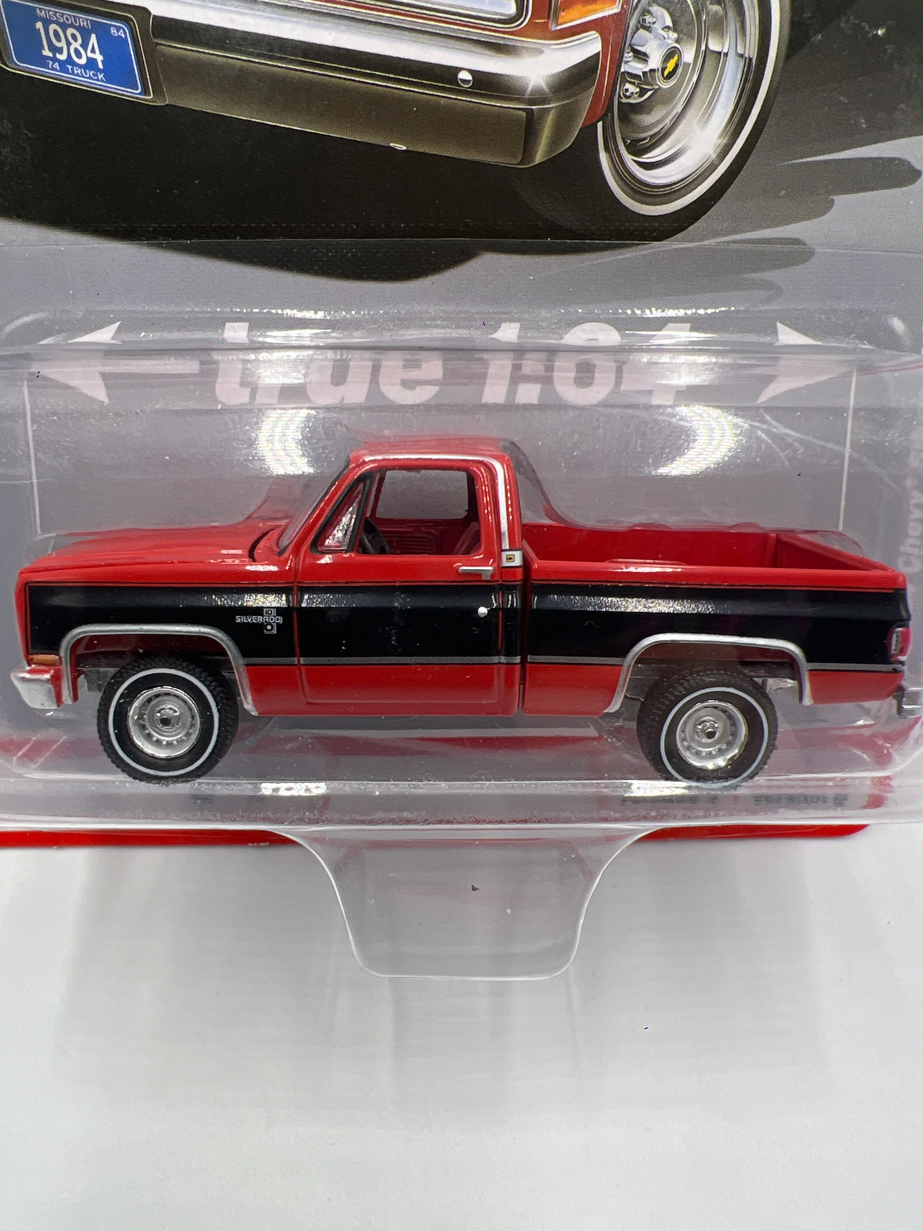 Auto World Muscle Trucks Release 4 Version B 1984 Chevy Silverado 10 Fleetside Red 183B - Image 3
