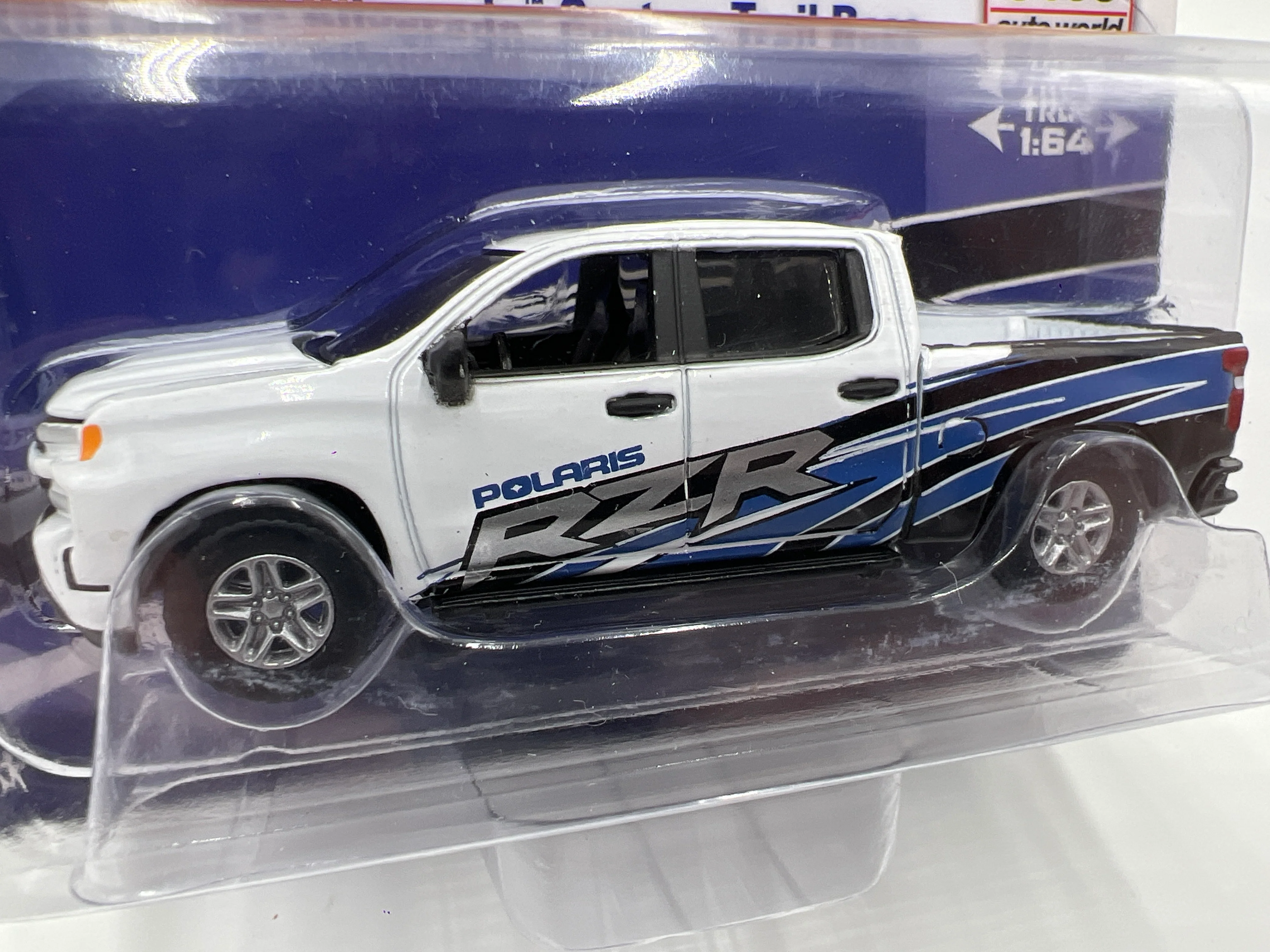 Auto World Big Country Collectibles Polaris RZR 2020 Chevy Silverado Custom Trail Boss 181D - Image 3