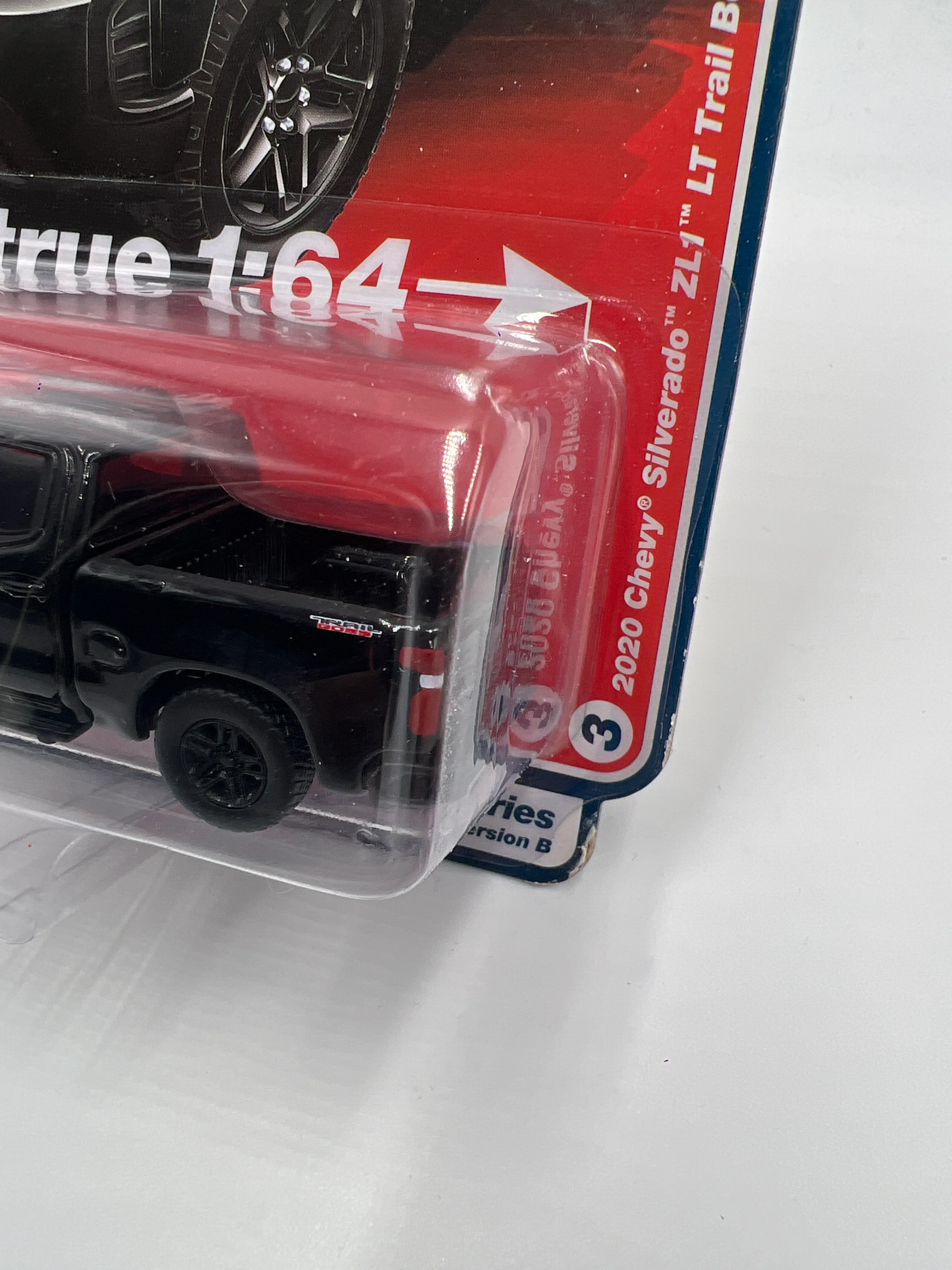 Auto World Muscle Trucks Release 5 Version B 2020 Chevy Silverado ZL1 LT Trail Boss Black - Image 4