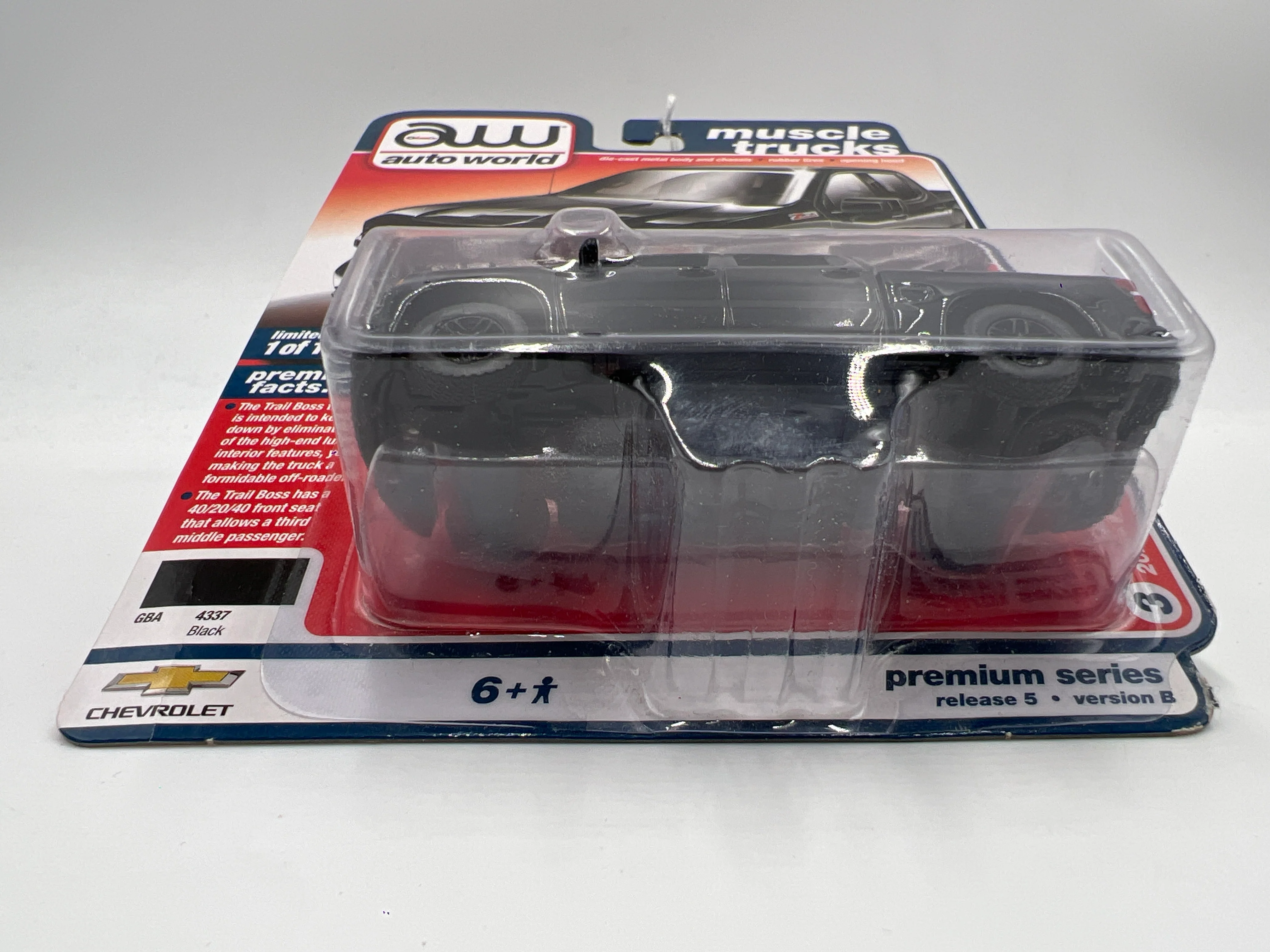 Auto World Muscle Trucks Release 5 Version B 2020 Chevy Silverado ZL1 LT Trail Boss Black - Image 6