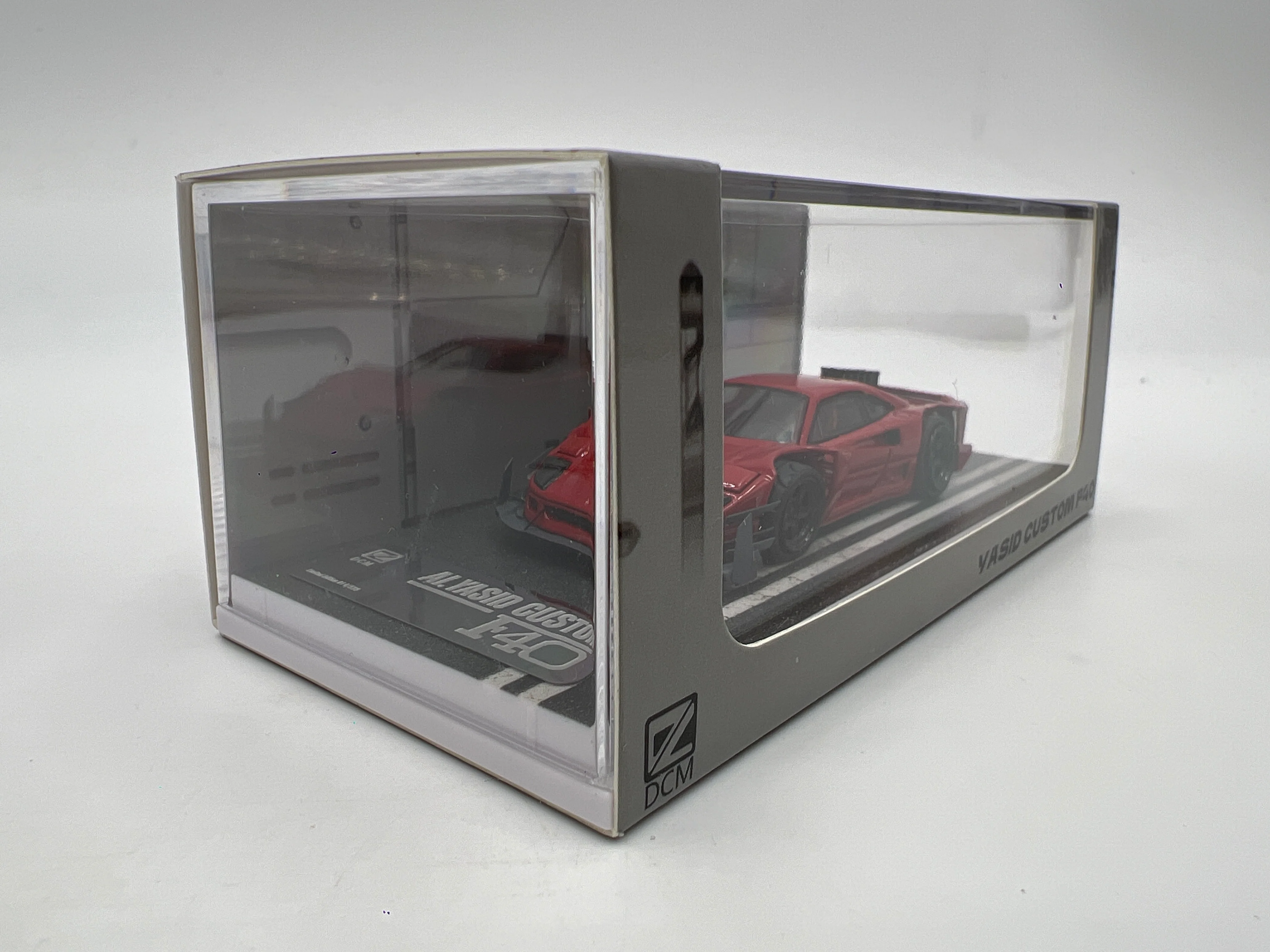 DCM 1/64 #14/599 AI.Yasid Custom Ferrari F40 Red - Image 4