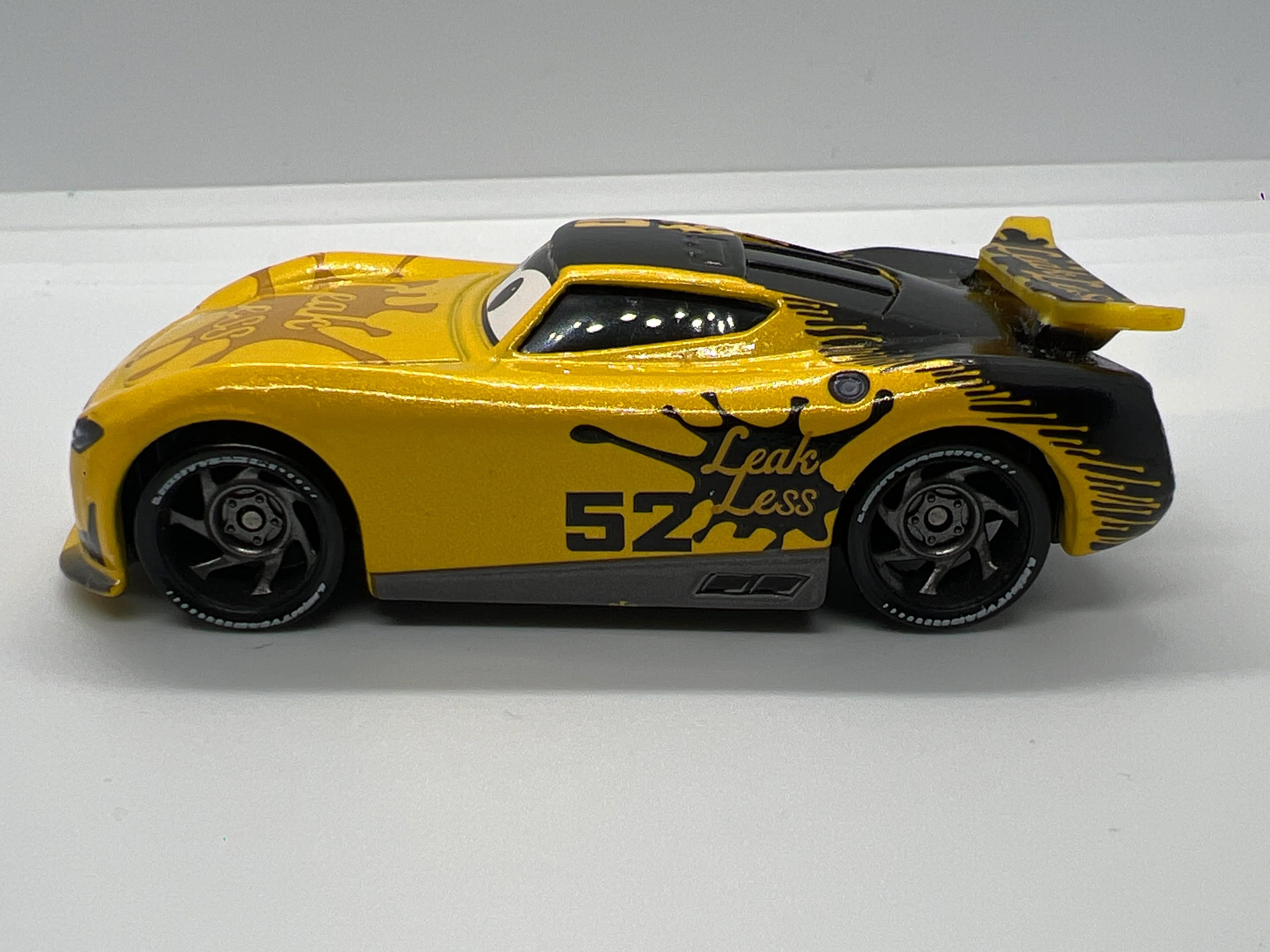 Disney Pixar Cars 3 #52 George New-Win Leak Less Yellow Loose - Image 4