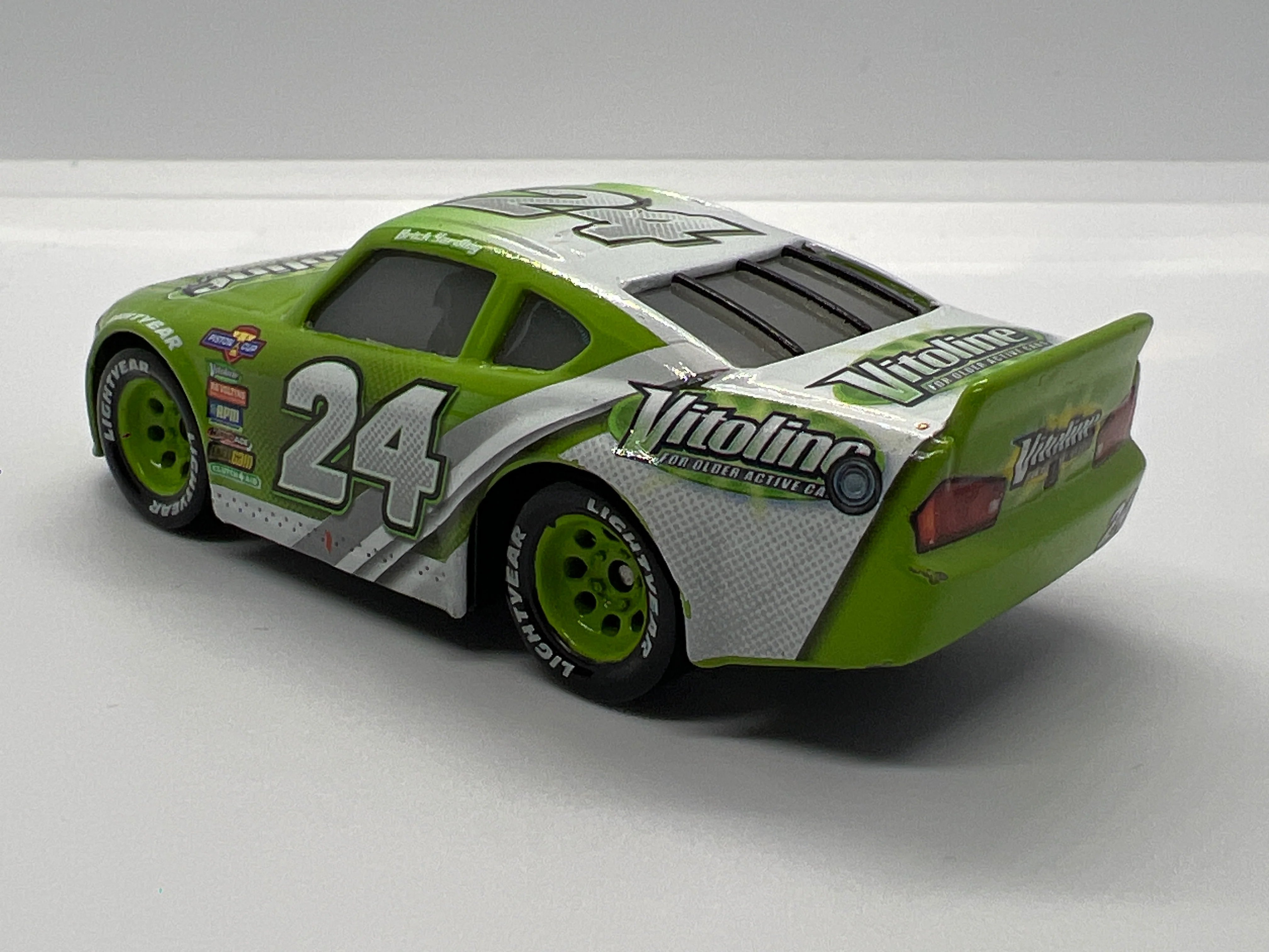 Disney Pixar Cars 3 #24 Brick Yardley Vitoline Green Loose - Image 2