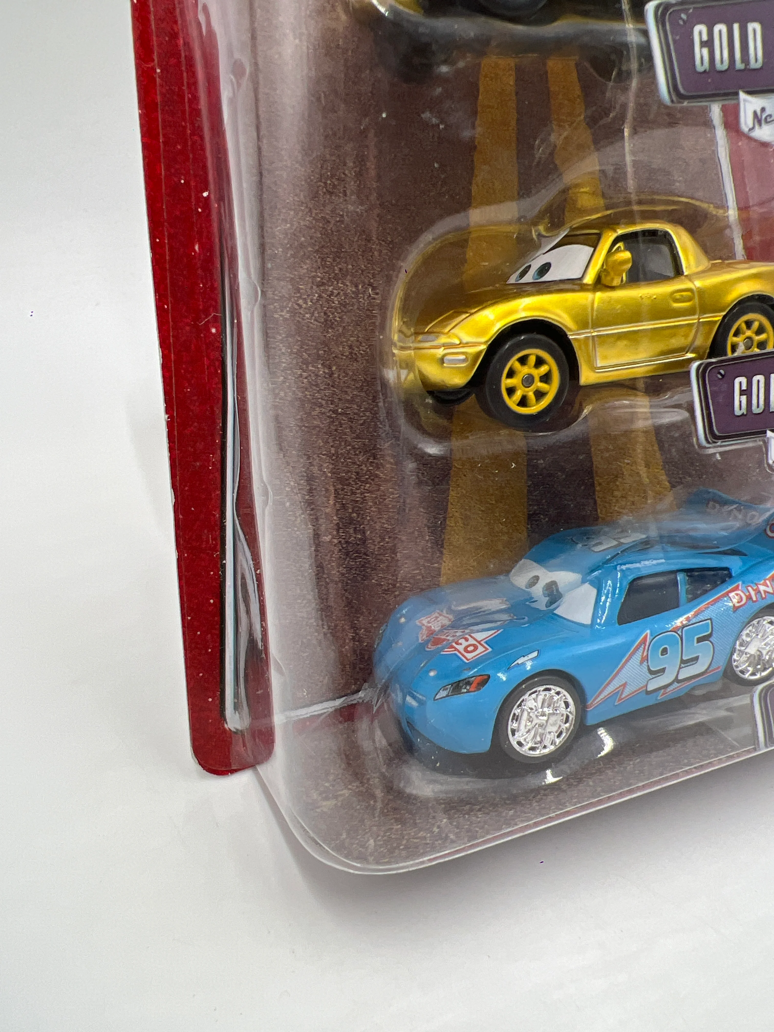 Disney Pixar The World Of Cars 3 Pack Dinoco Dream Gold Mia/Gold Tia & Bling Bling Lightning McQueen 136A - Image 6