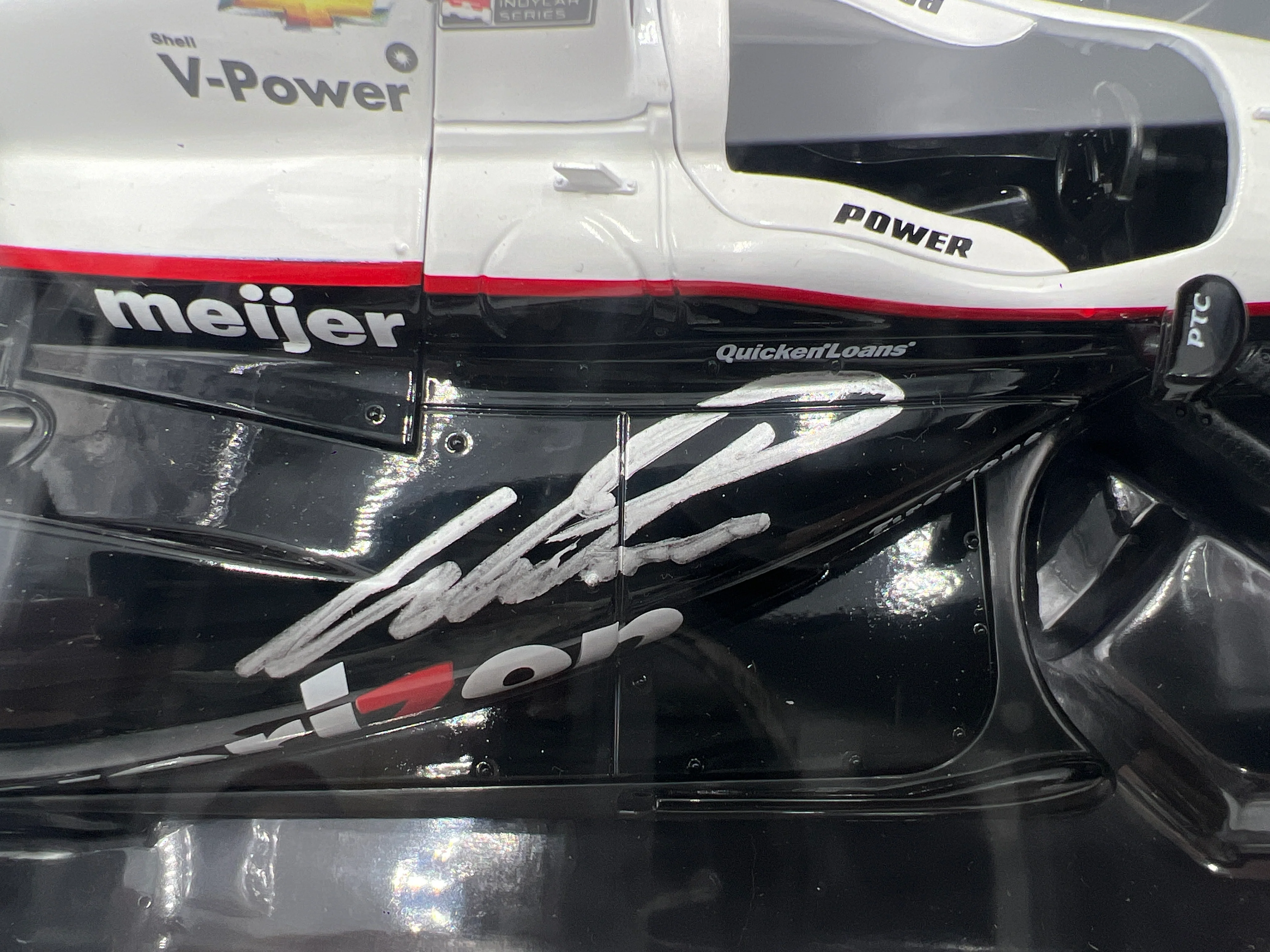 Greenlight 1:18 IZOD Indycar Series Will Power #12 Penske Racing Verizon SIGNED - Image 3