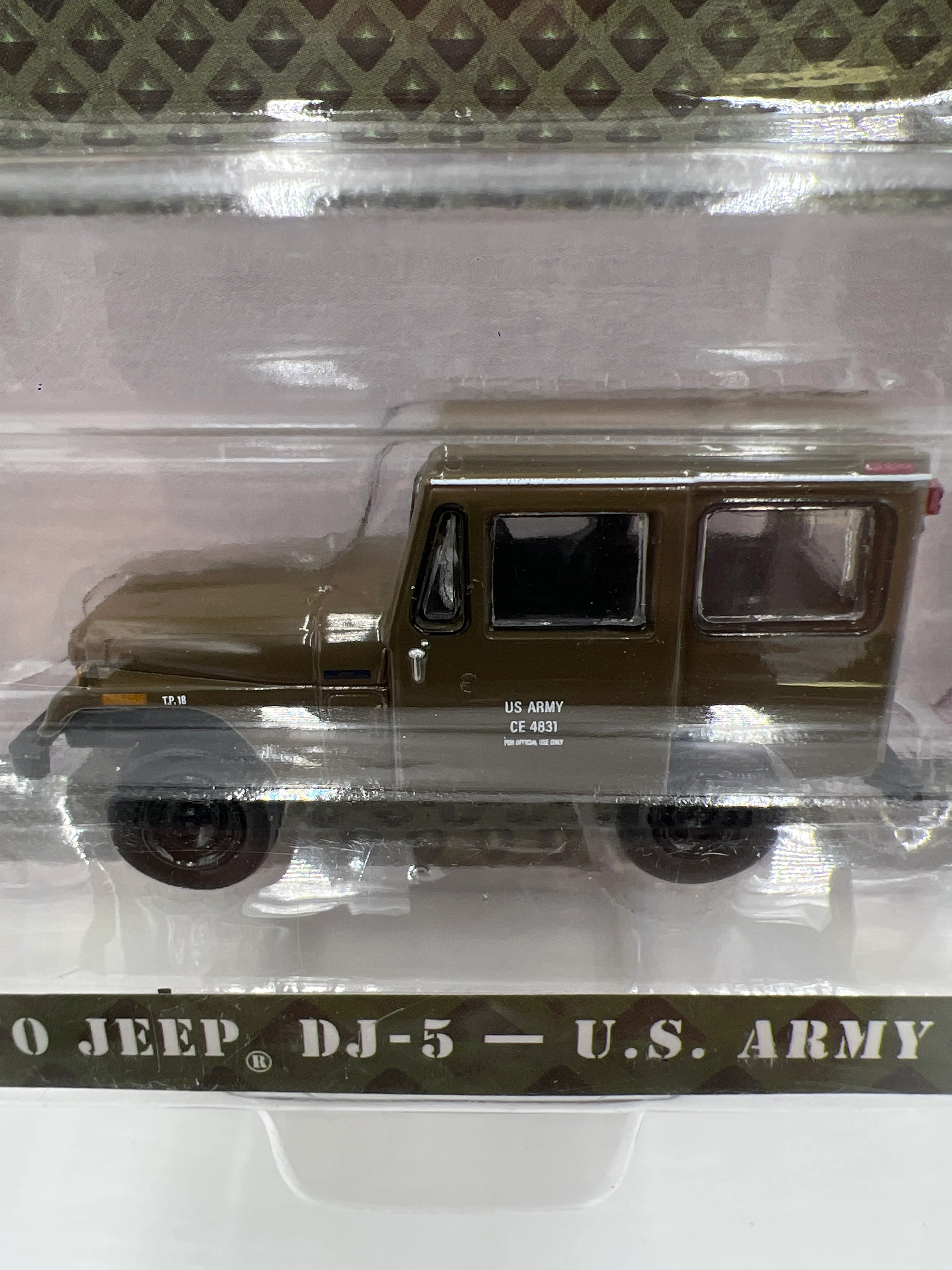 Greenlight Battalion 64 1970 Jeep DJ-5 U.S Army - Image 3