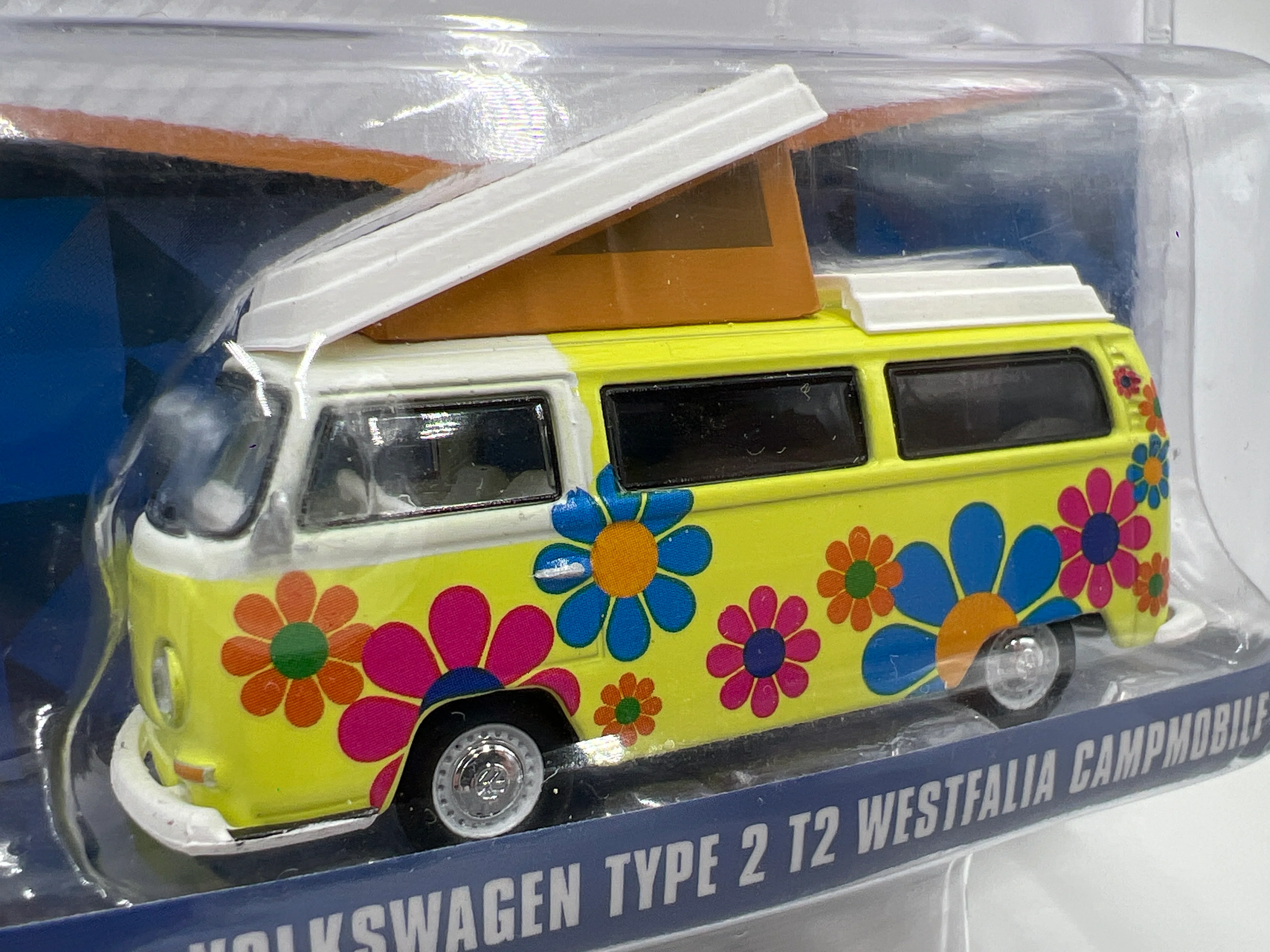Greenlight Club V-Dub Series 4 1968 Volkswagen Type 2 T2 Westfalia Campmobile 179G - Image 2