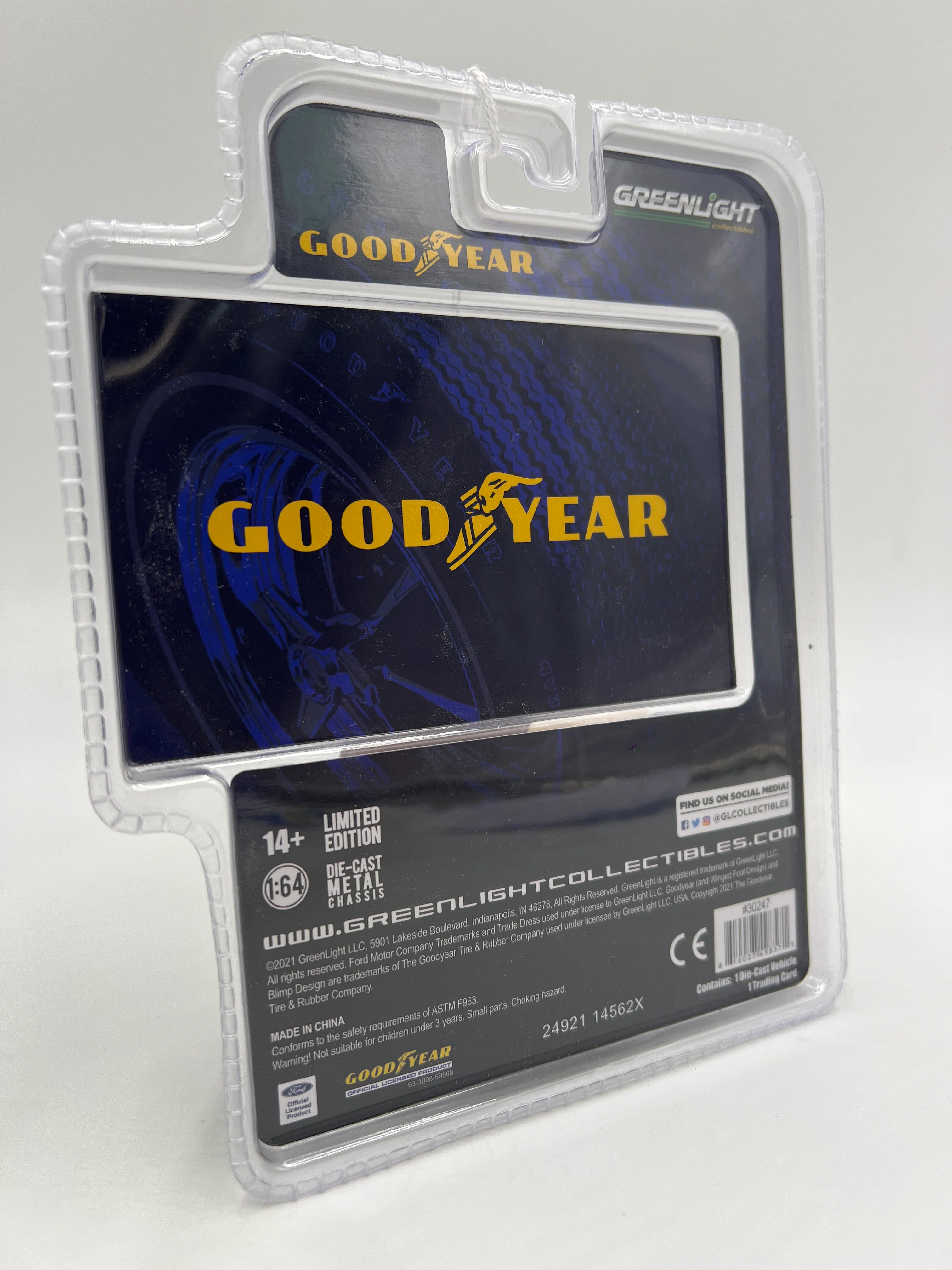 Greenlight Hobby Exclusive Goodyear CHASE 1968 Ford Mustang Red - Image 6