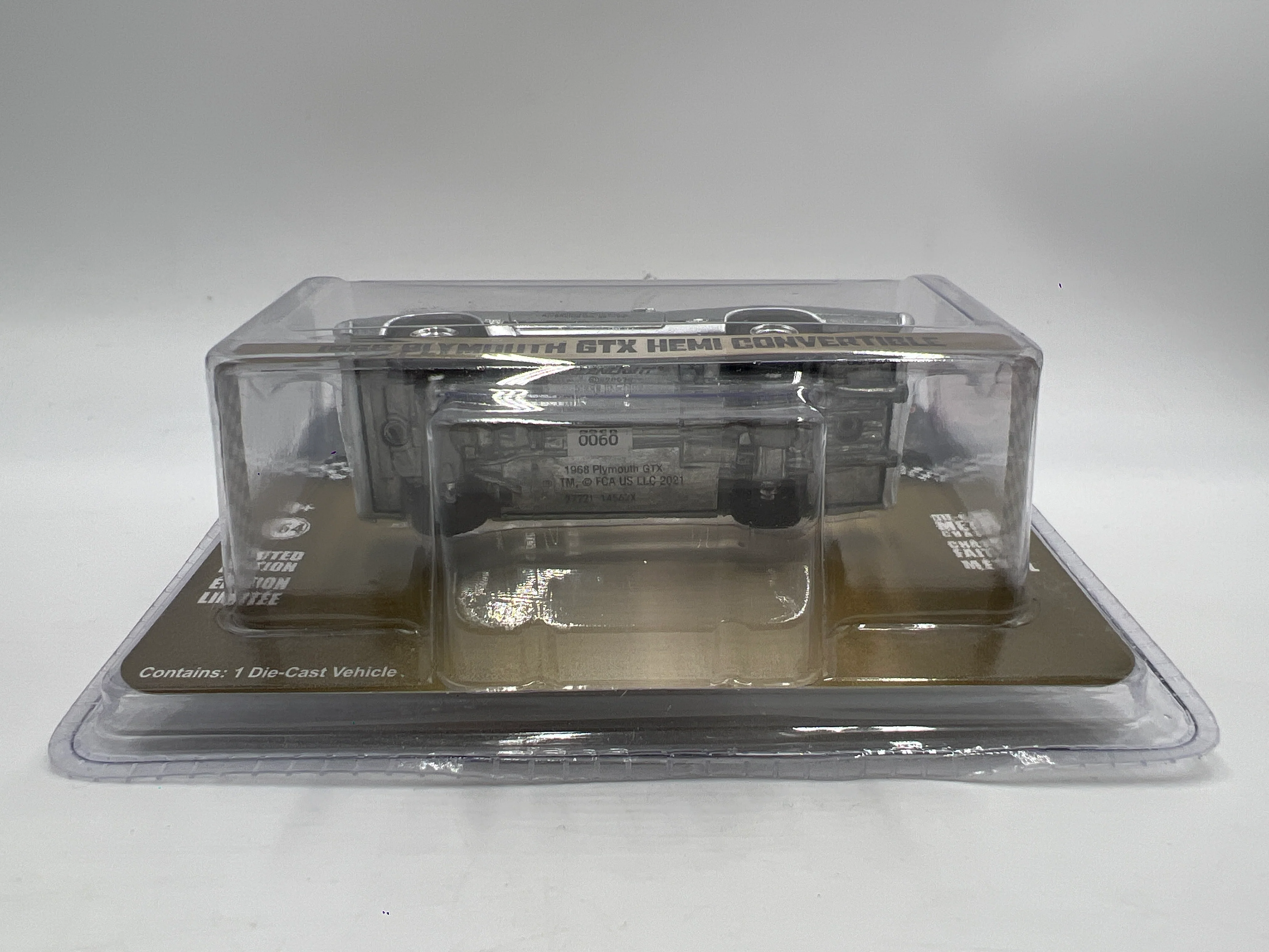 Greenlight Hobby Exclusive LA Times Grand Prix RAW CHASE 1968 Plymouth GTX Hemi Convertible Pace Car - Image 5
