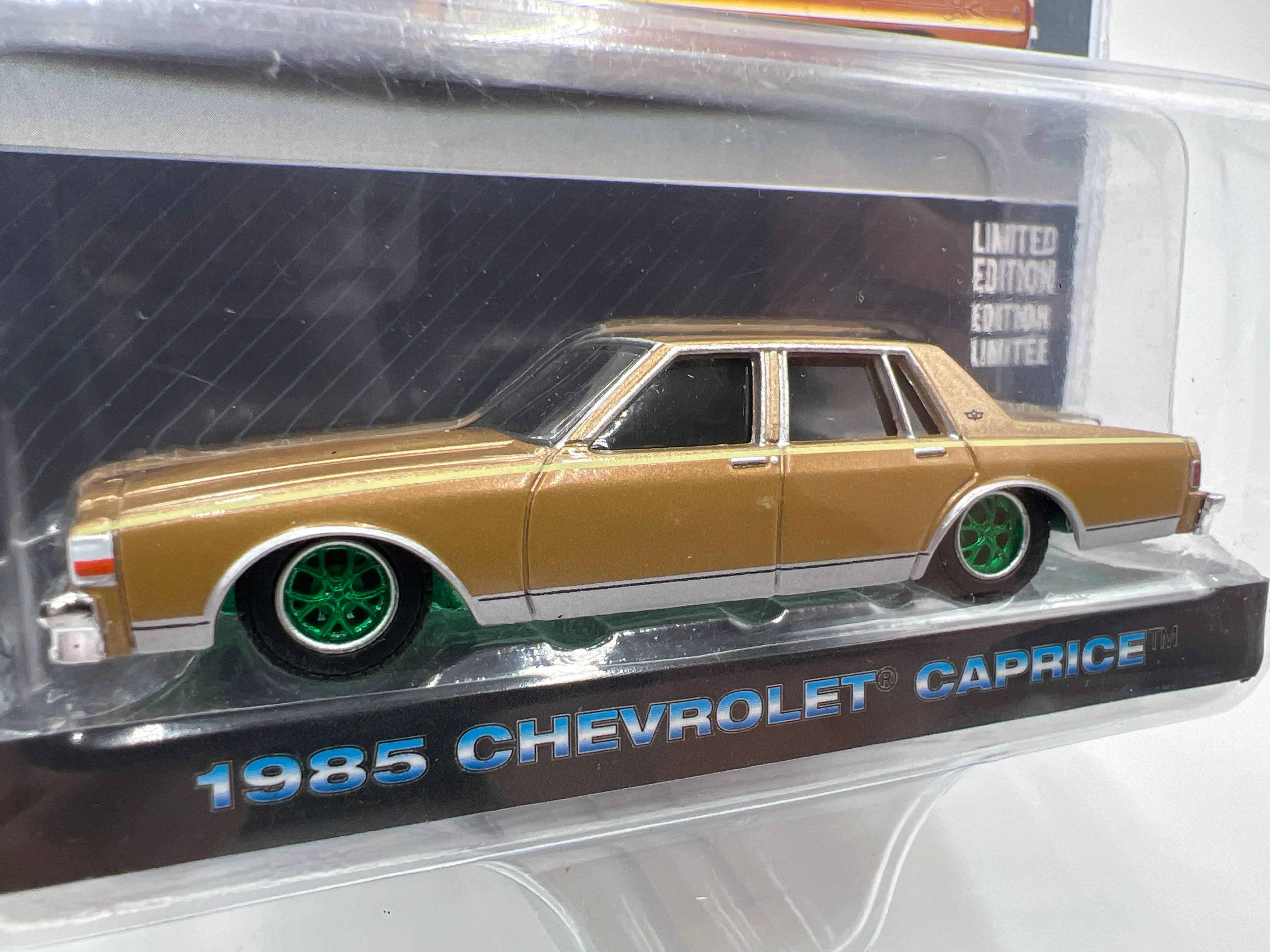 Greenlight California Lowriders Series 1 CHASE 1985 Chevrolet Caprice Gold - Image 3