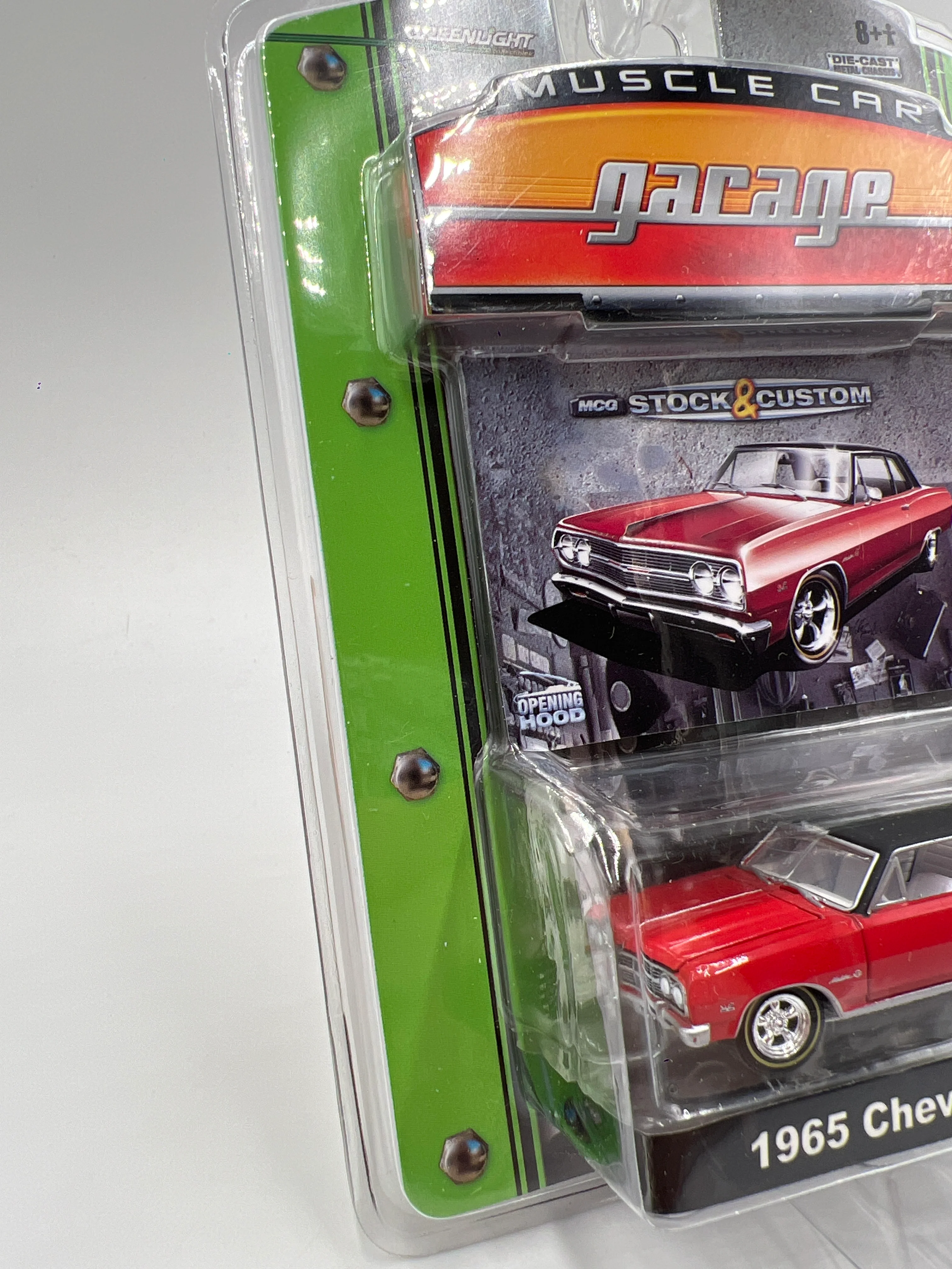Greenlight Muscle Car Garage Series 6 1965 Chevy Chevelle SS Red 176E - Image 5