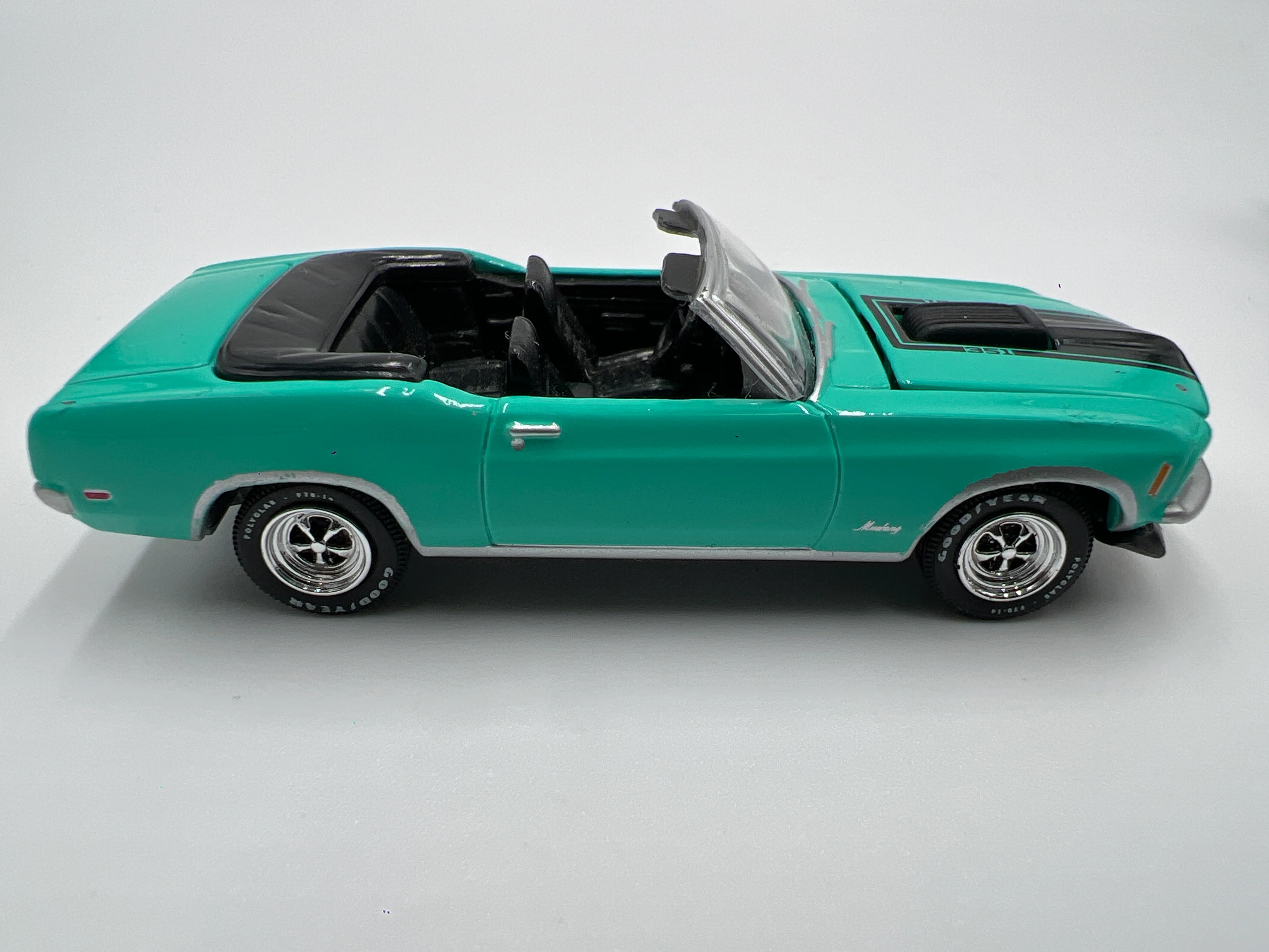 Greenlight Route 66 U.S.A Collector Pack 1970 Ford Mustang 351 Tiffany Blue Loose - Image 4
