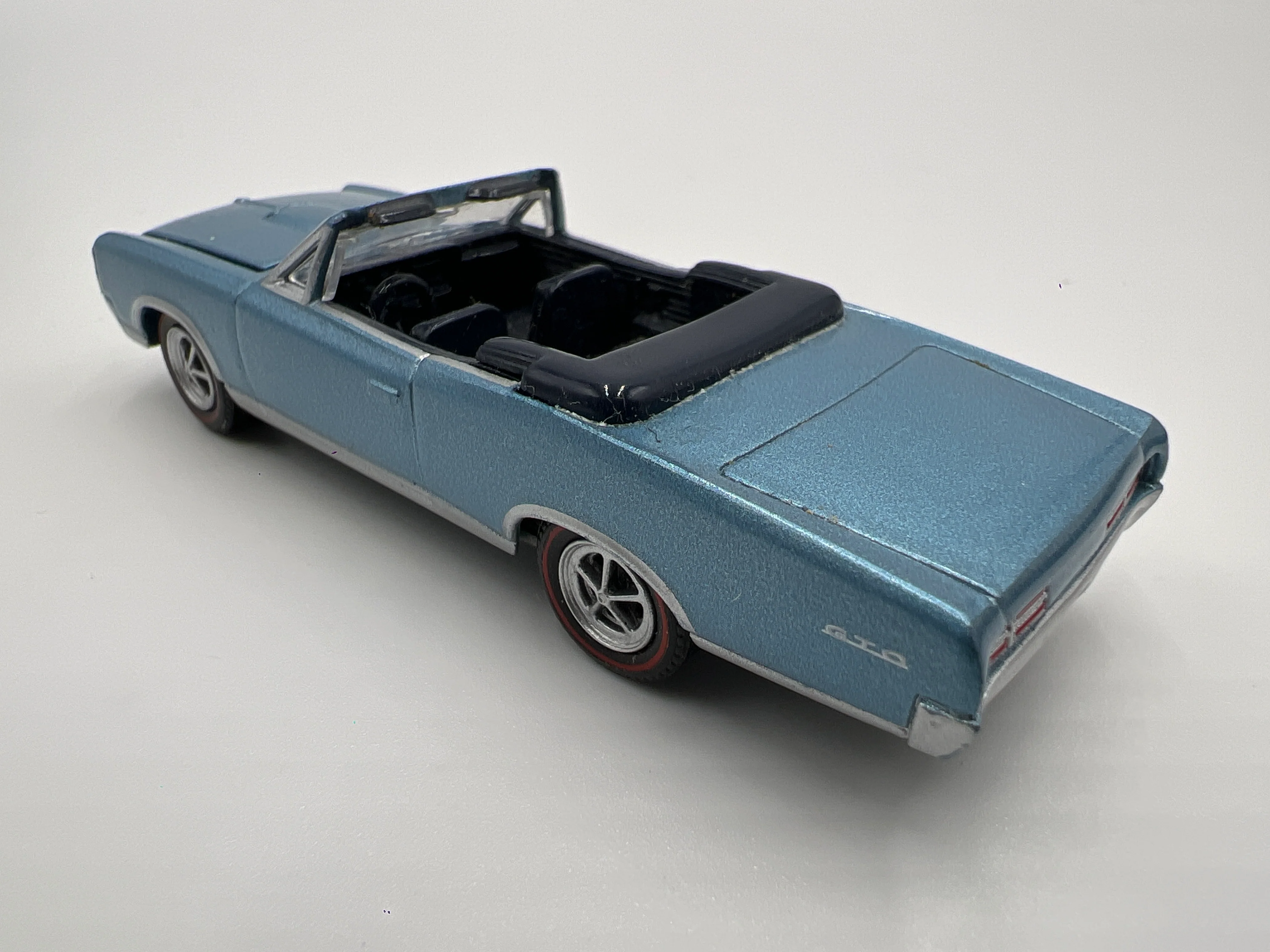 Greenlight Route 66 U.S.A Collector Pack 1967 Pontiac GTO Light Blue Loose - Image 3