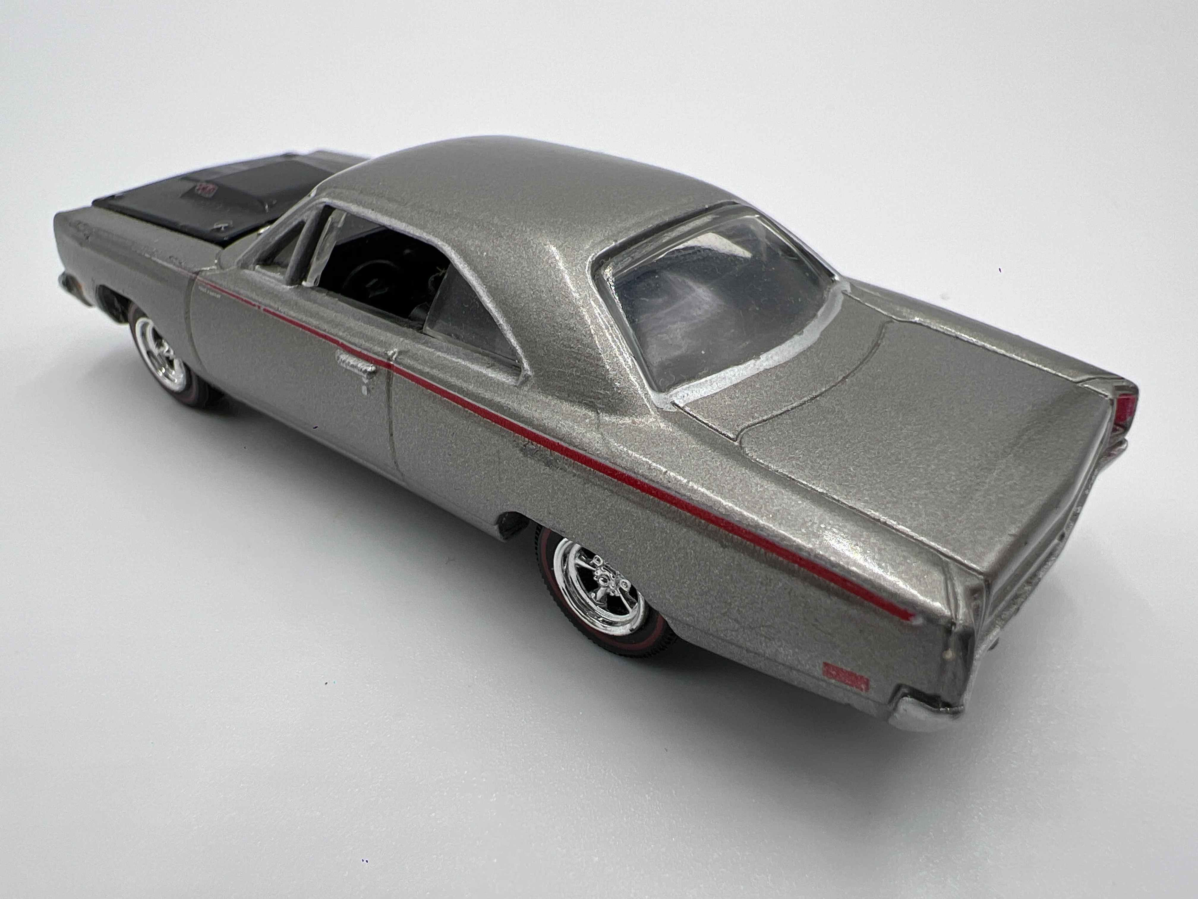 Greenlight Route 66 U.S.A Collector Pack 1969 Plymouth Road Runner Silver Loose - Image 3