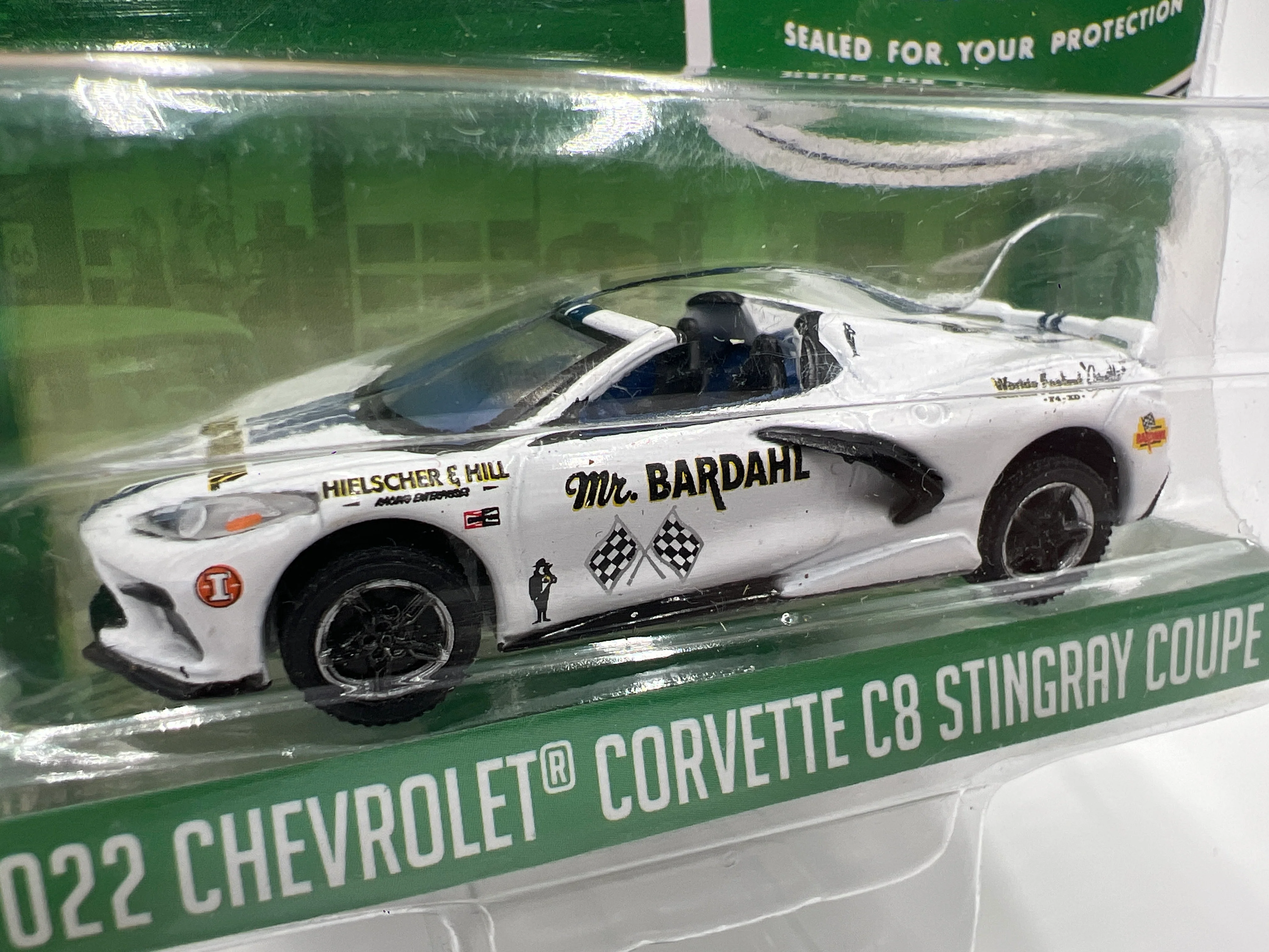 Greenlight Running on Empty Series 15 2022 Chevrolet Corvette C8 Stingray Coupe White 184F - Image 2
