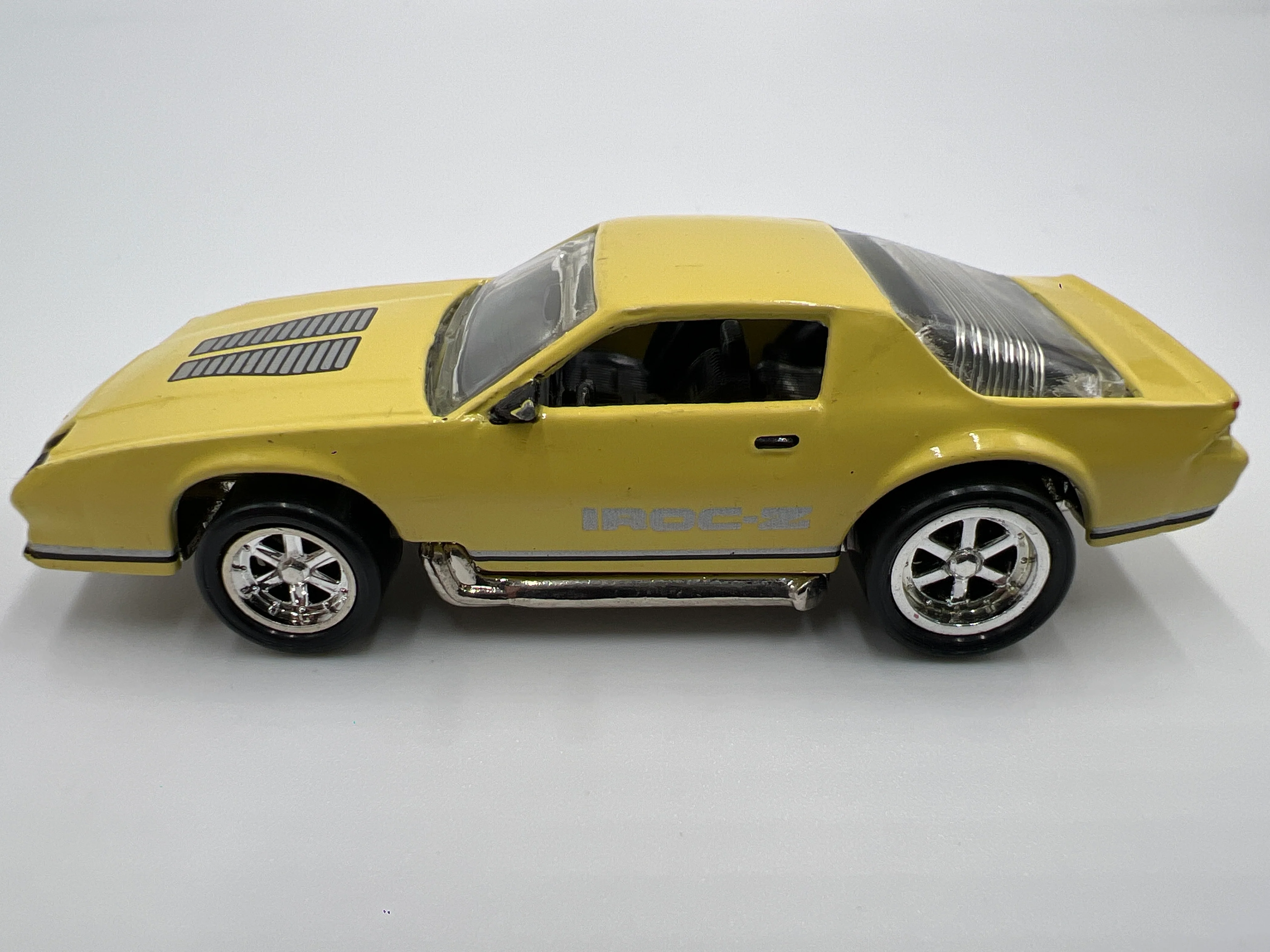 Hot Wheels 1/64 Blackwall 30th Anniversary Set Exclusive 86 Camaro IROC-Z Yellow Loose - Image 4