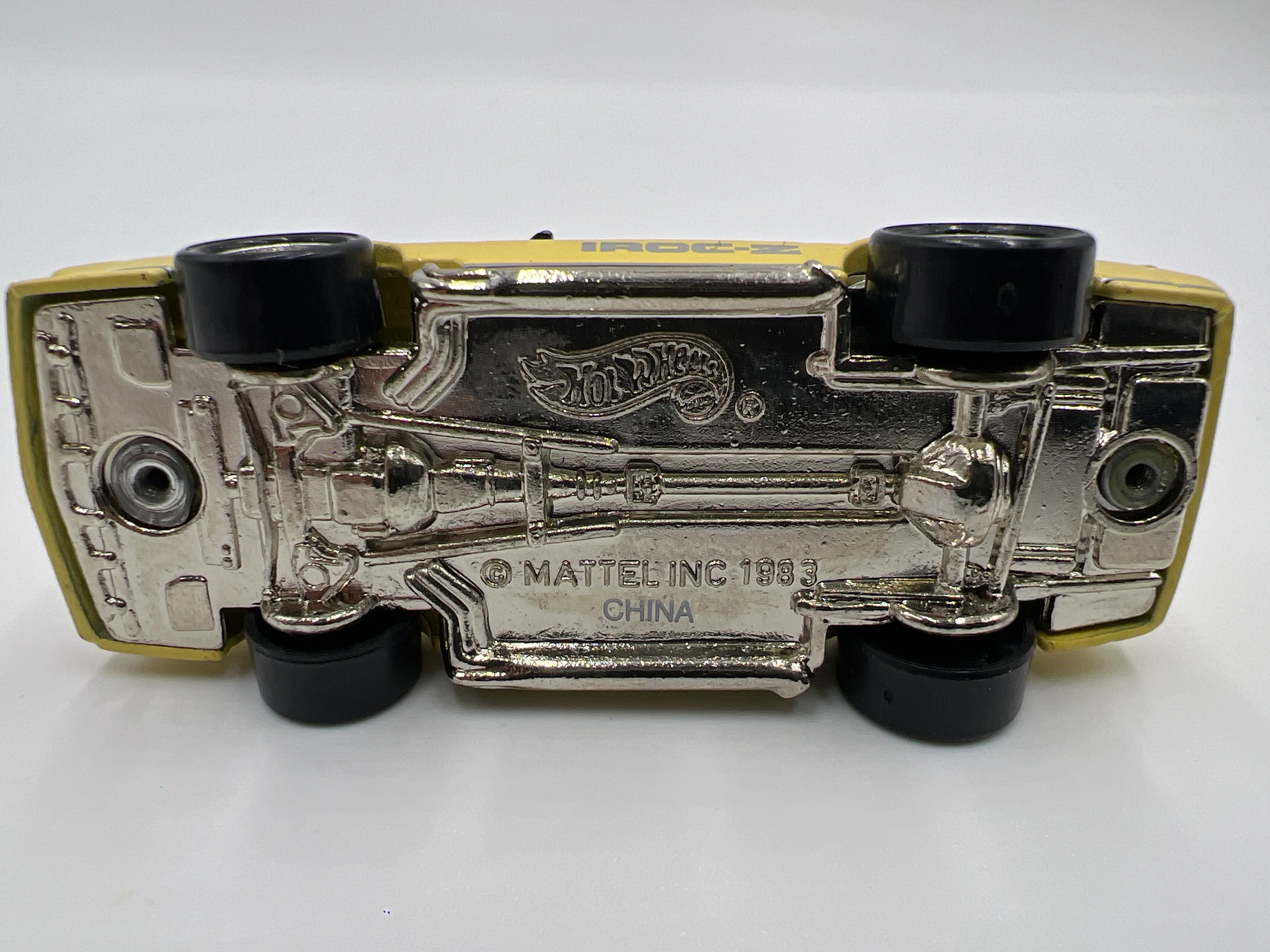 Hot Wheels 1/64 Blackwall 30th Anniversary Set Exclusive 86 Camaro IROC-Z Yellow Loose - Image 5