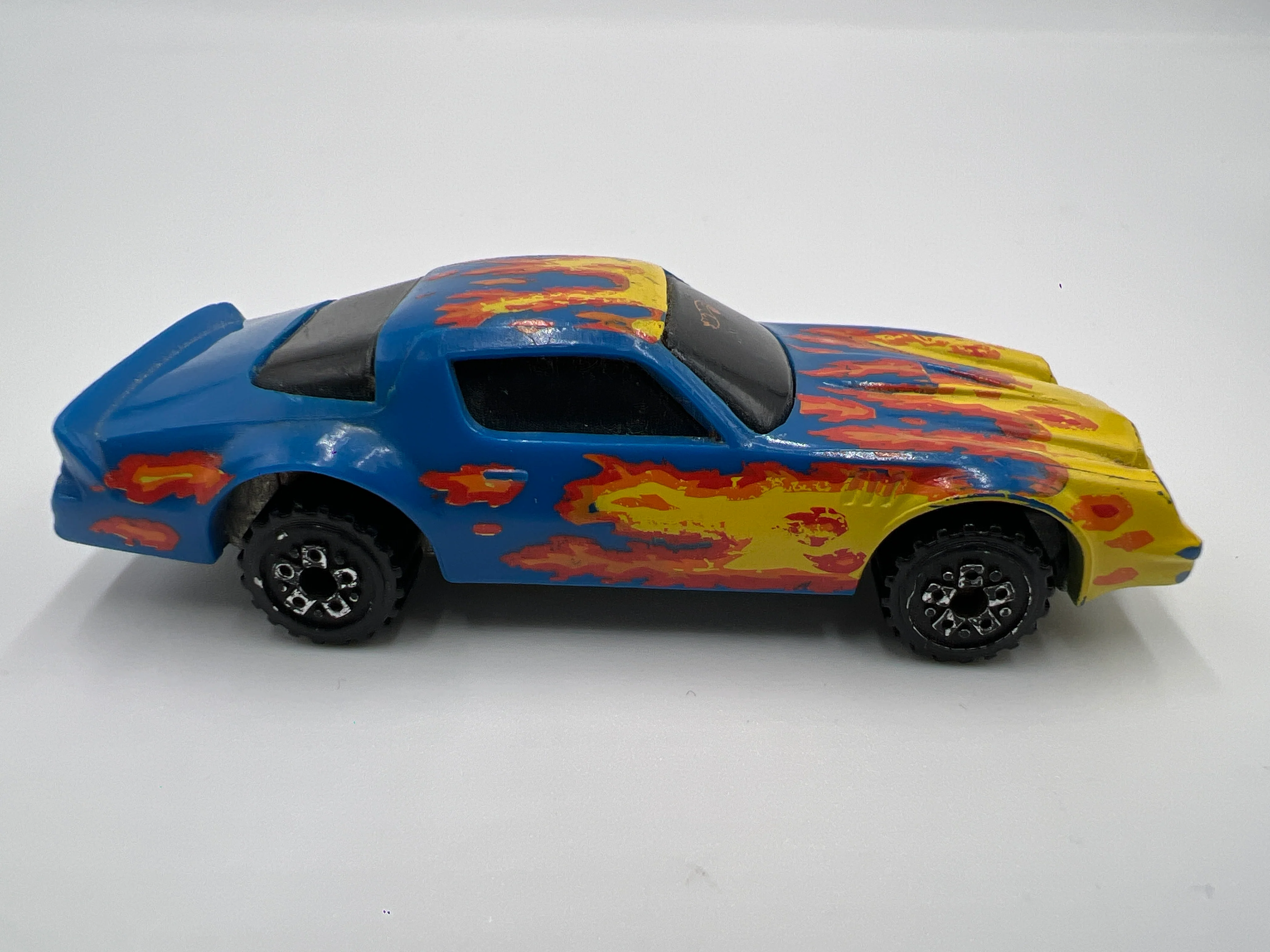 Hot Wheels 1/64 Blackwall Criss Cross Crash Set Camaro Z28 Blue/Flames Loose - Image 3