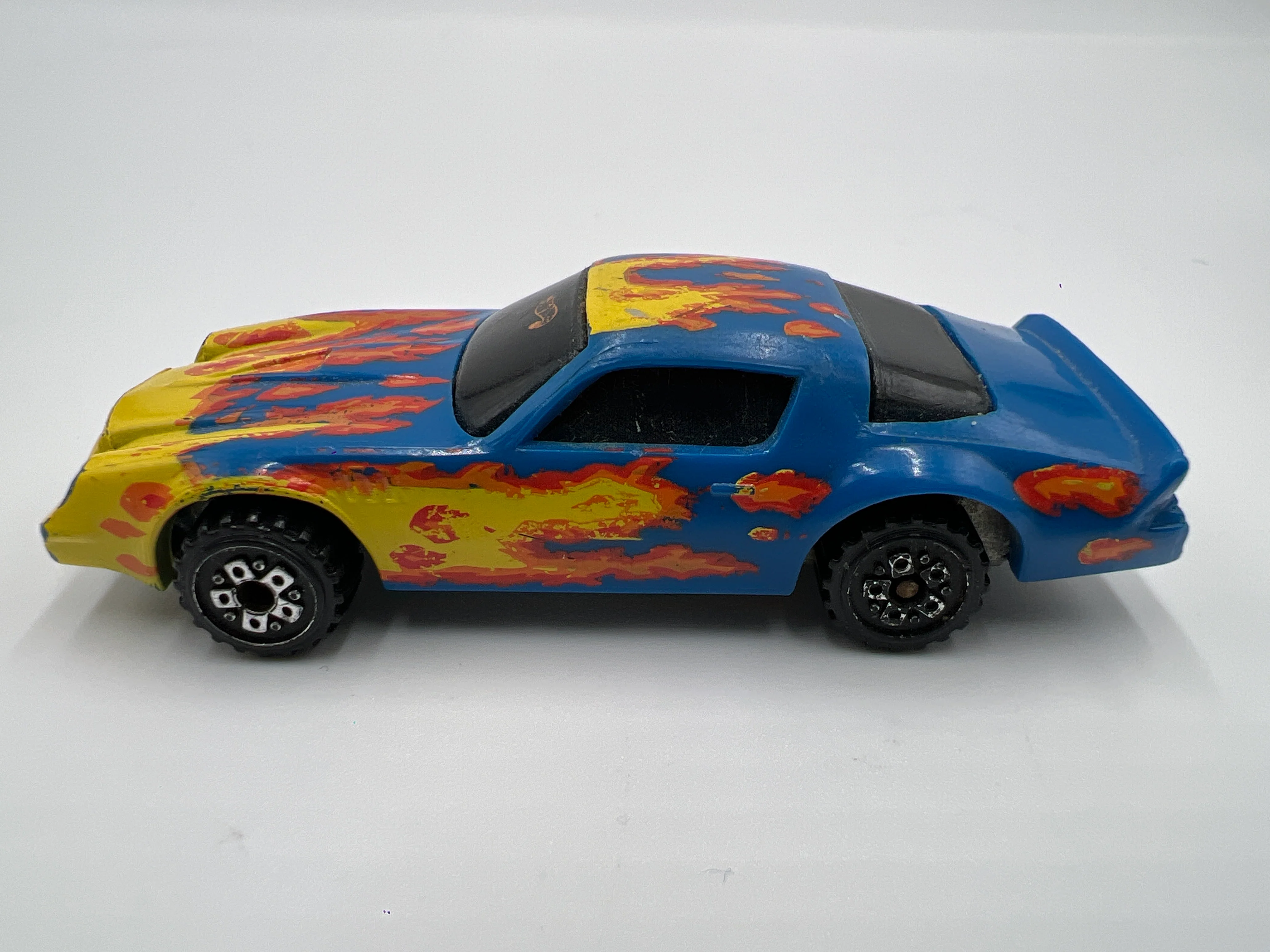 Hot Wheels 1/64 Blackwall Criss Cross Crash Set Camaro Z28 Blue/Flames Loose - Image 4