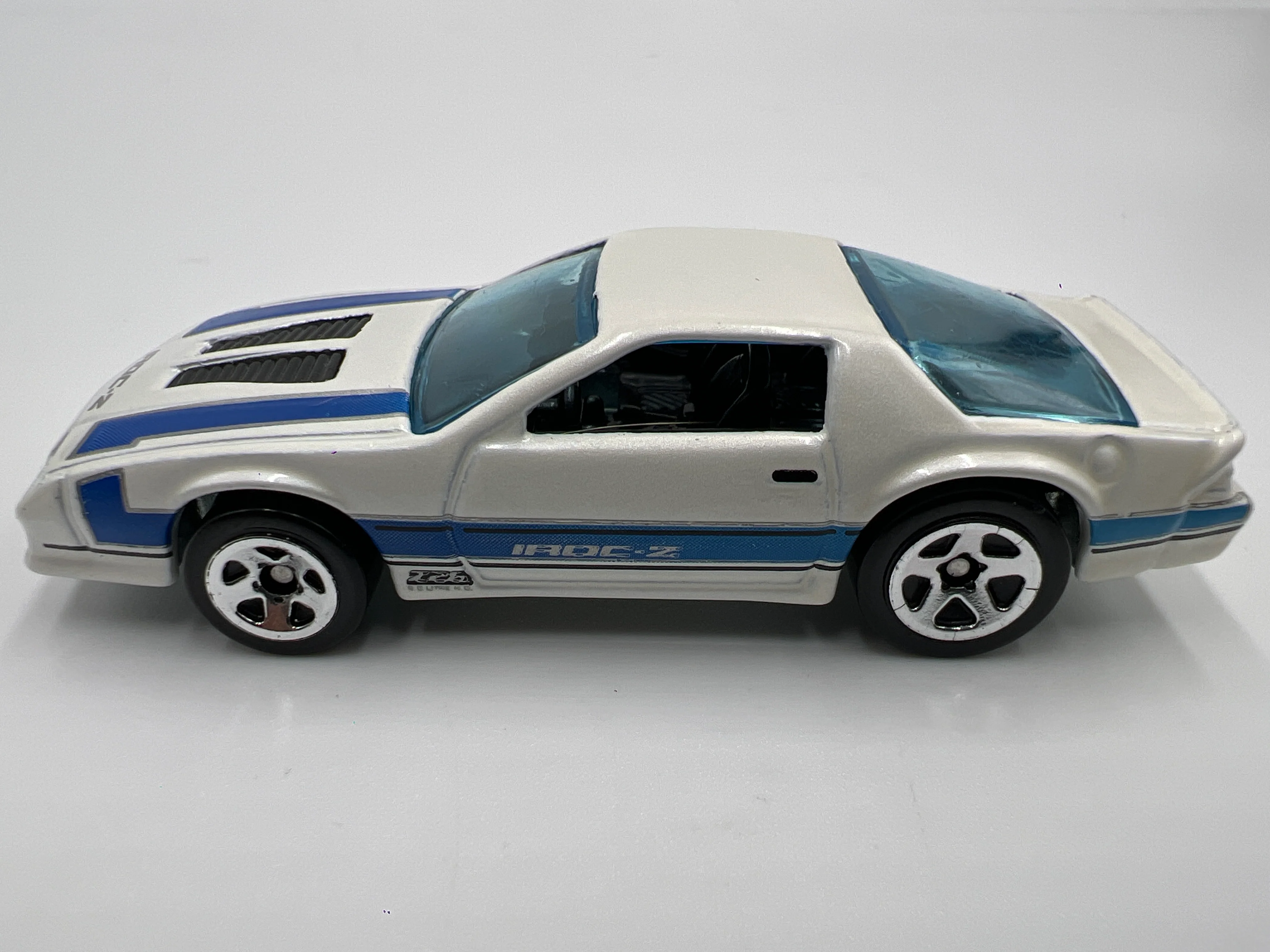 Hot Wheels 1/64 Target Retro Series 85 Chevy Camaro IROC-Z Loose - Image 4