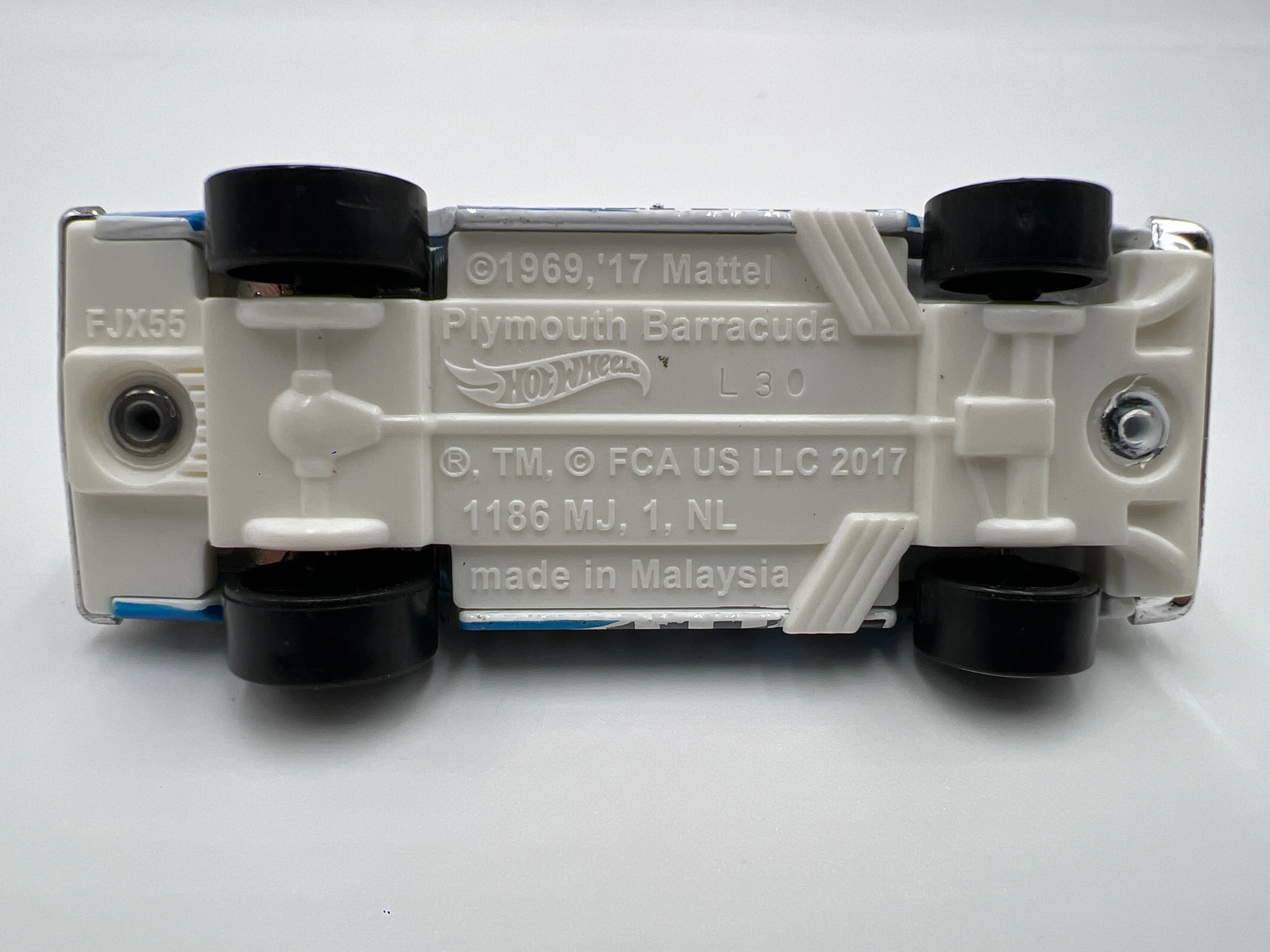 Hot Wheels 1/64 Plymouth Barracuda King Cuda White Loose - Image 5