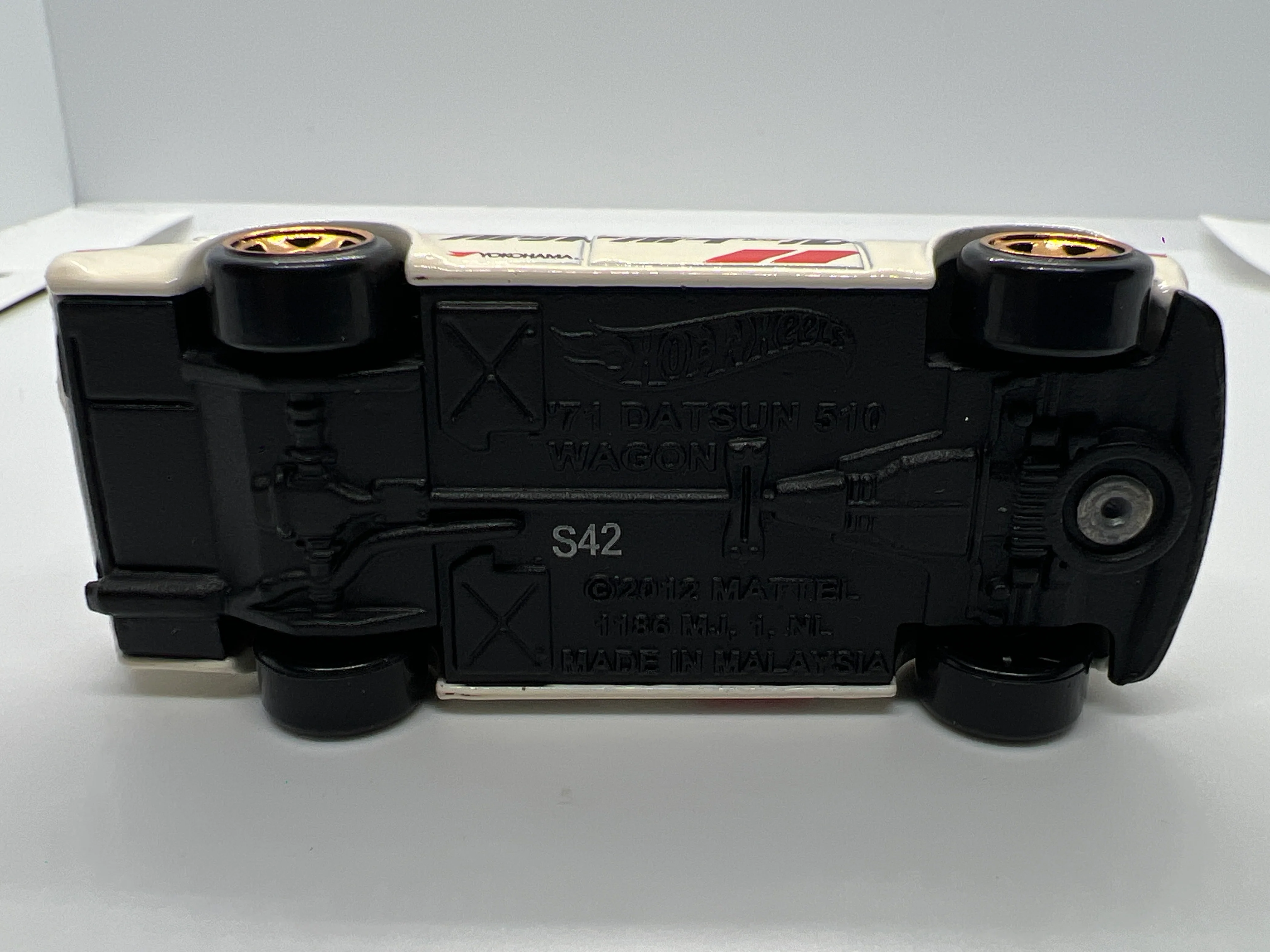 Hot Wheels 1/64 Hot Wagons 71 Datsun 510 Wagon White Loose - Image 5