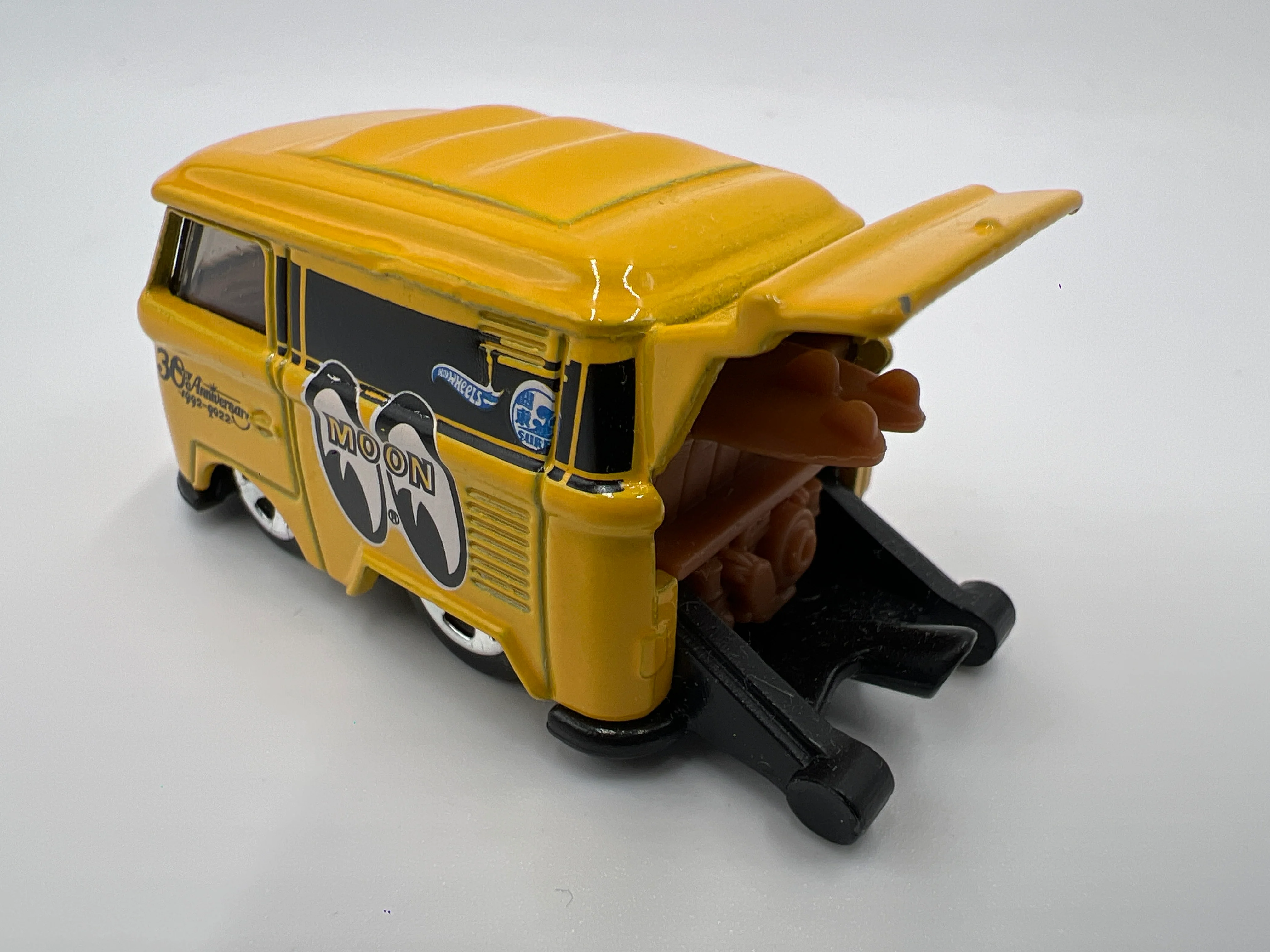 Hot Wheels 1/64 Mainline Kool Kombi Mooneyes Yellow Loose - Image 2