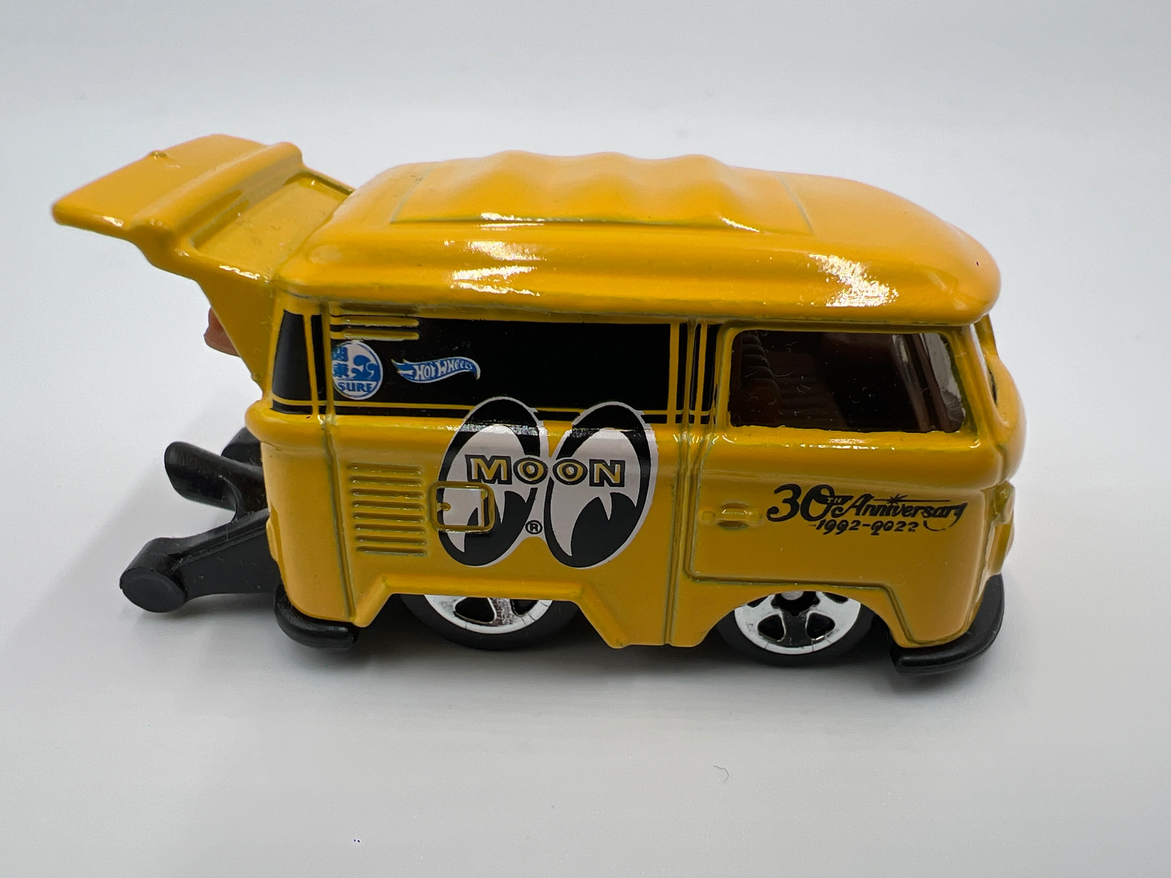 Hot Wheels 1/64 Mainline Kool Kombi Mooneyes Yellow Loose - Image 3