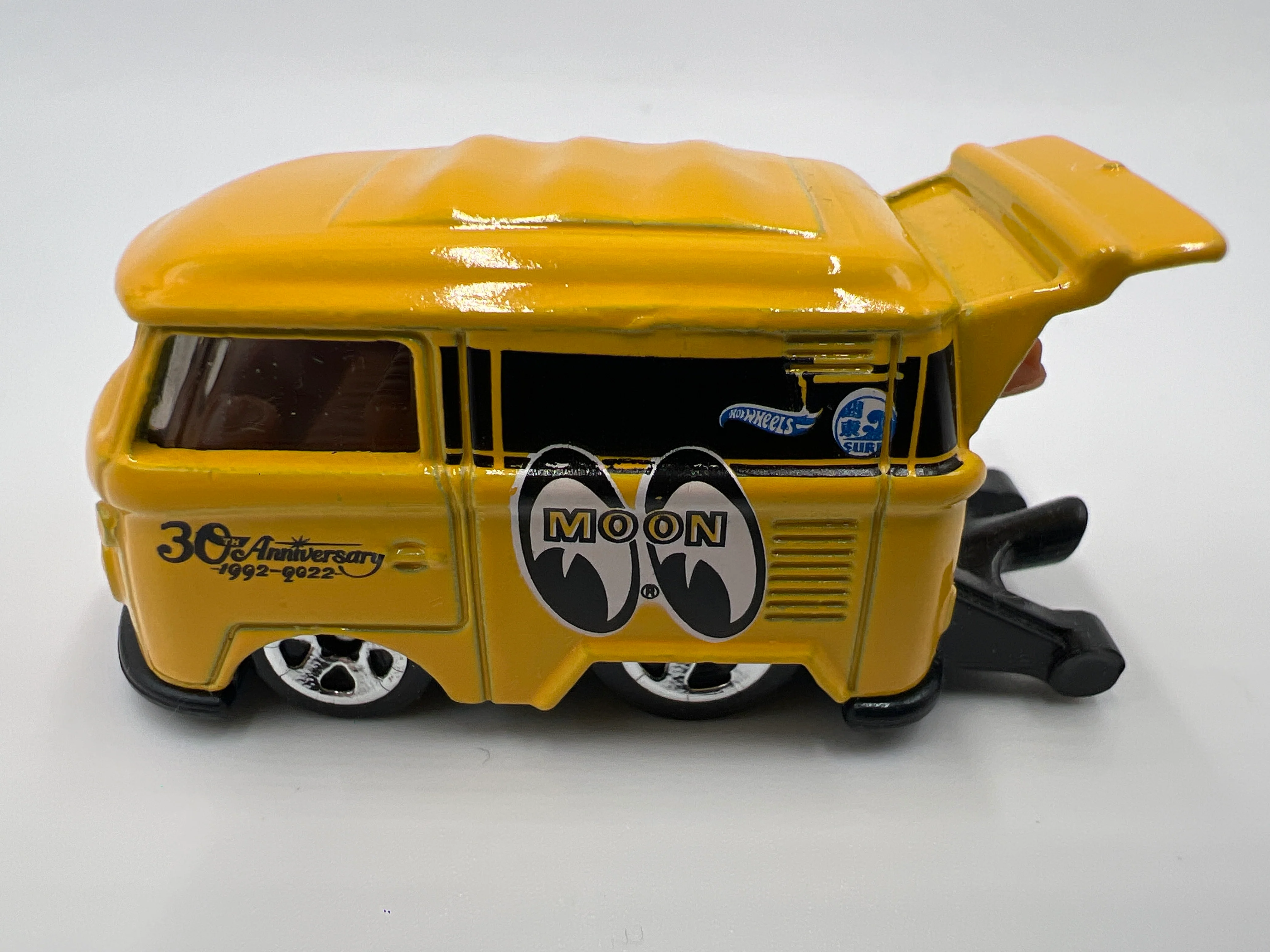Hot Wheels 1/64 Mainline Kool Kombi Mooneyes Yellow Loose - Image 4