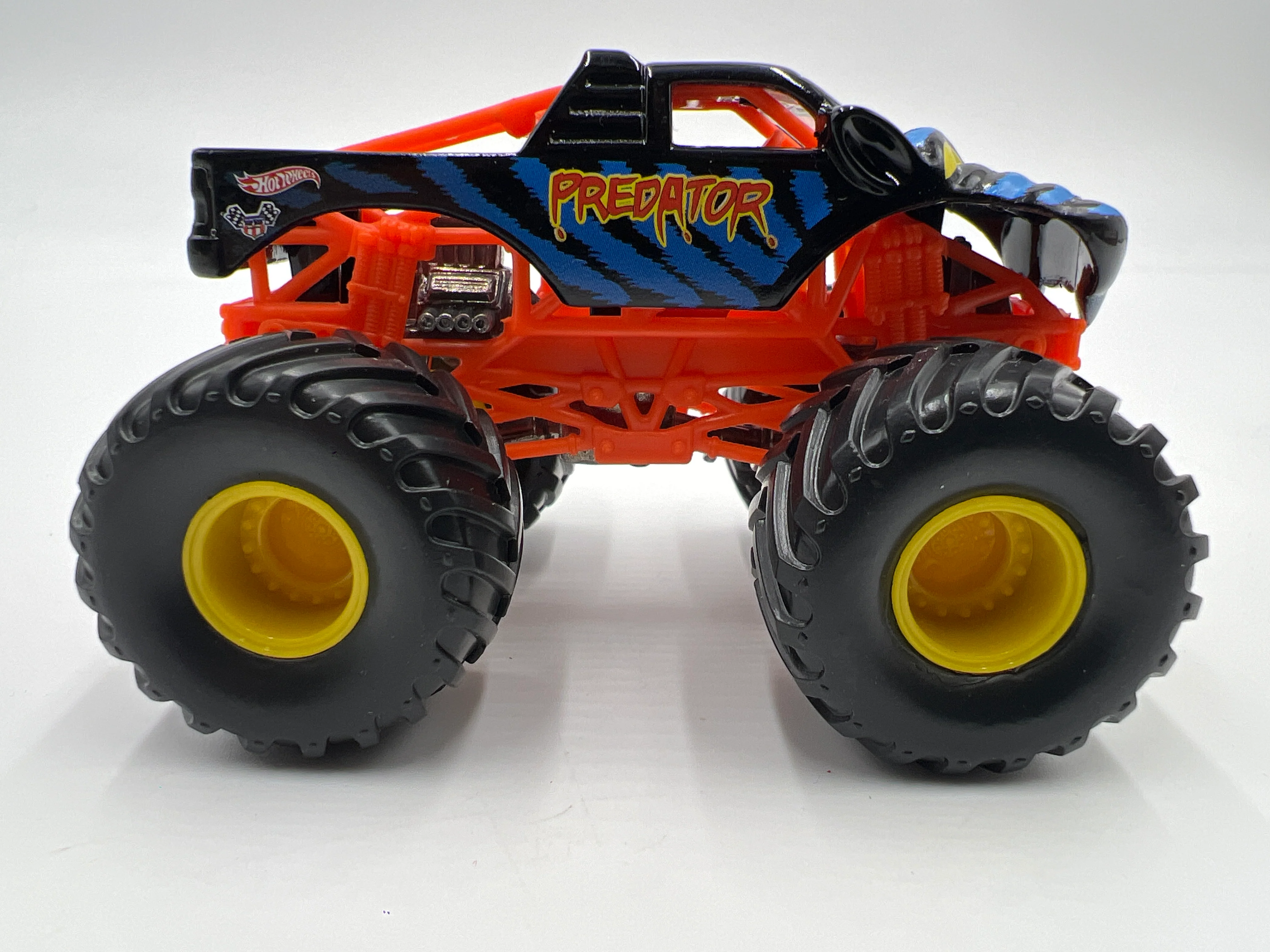 Hot Wheels 1:64 Monster Jam Small Wheel/Metal Base Predator Loose - Image 3