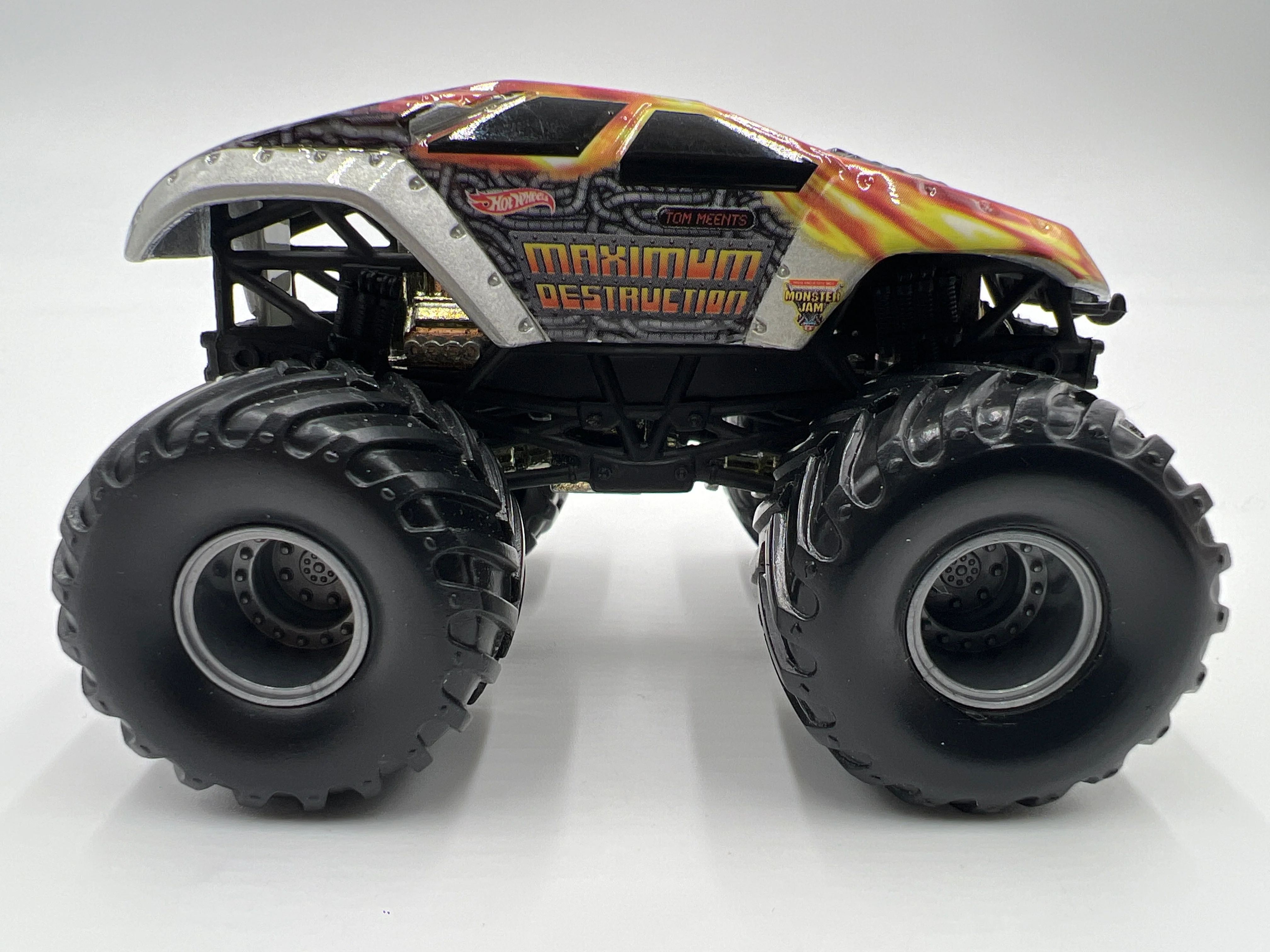 Hot Wheels 1:64 Monster Jam Small Wheel/Metal Base Maximum Destruction Loose - Image 3