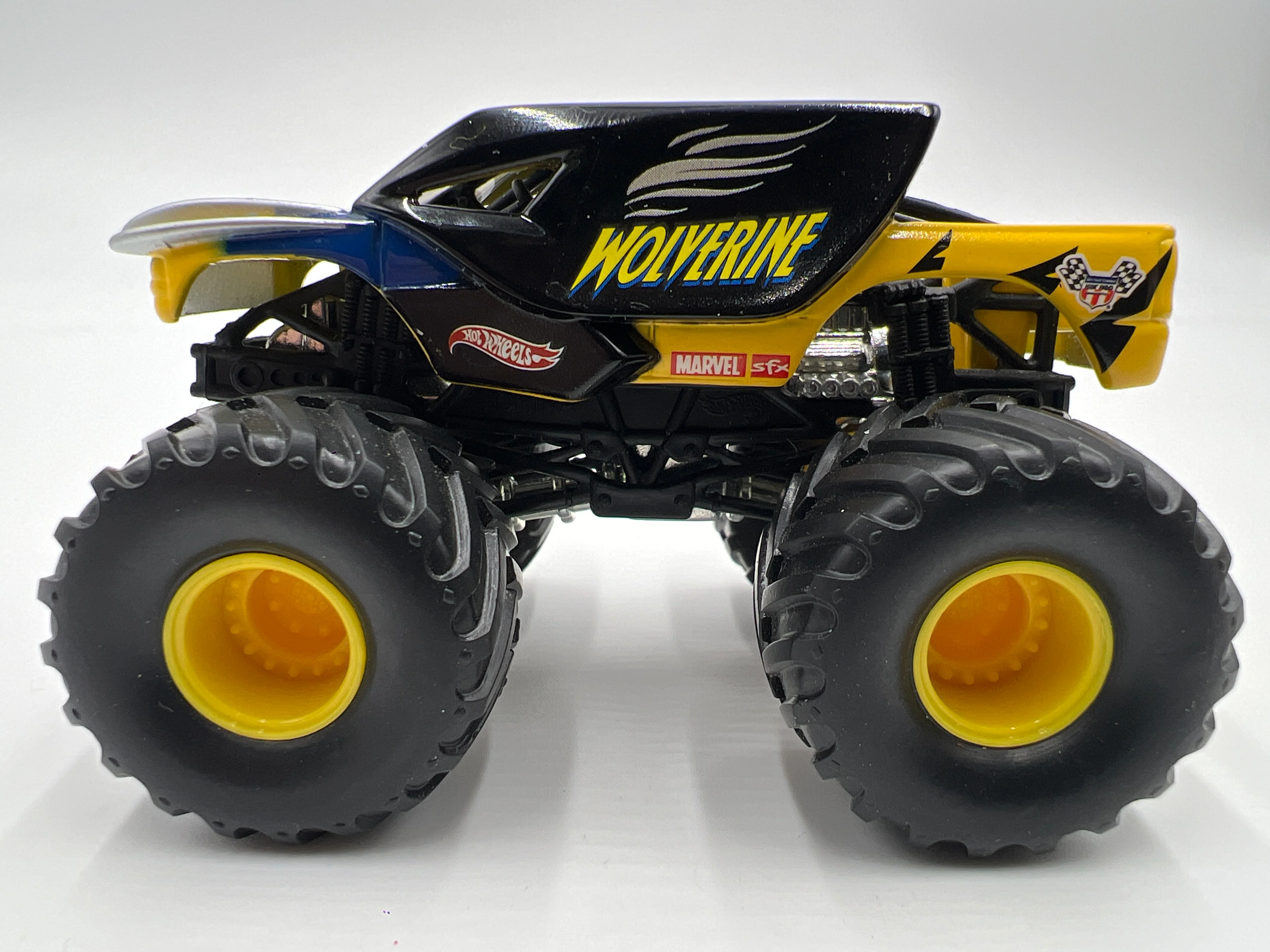 Hot Wheels 1:64 Monster Jam Small Wheel/Metal Base Wolverine Loose - Image 4