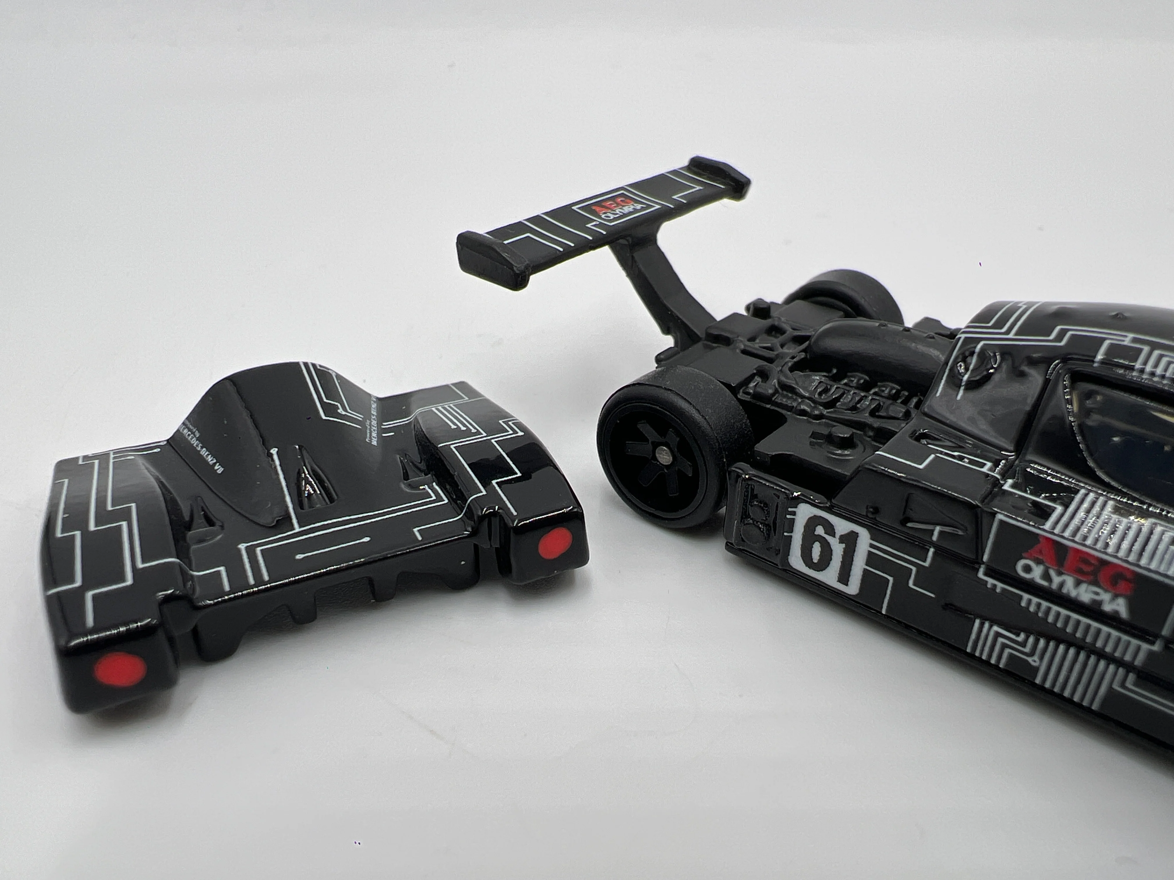 Hot Wheels 1/64 Premium Diorama Set Sauber-Mercedes C9 Black Loose - Image 3