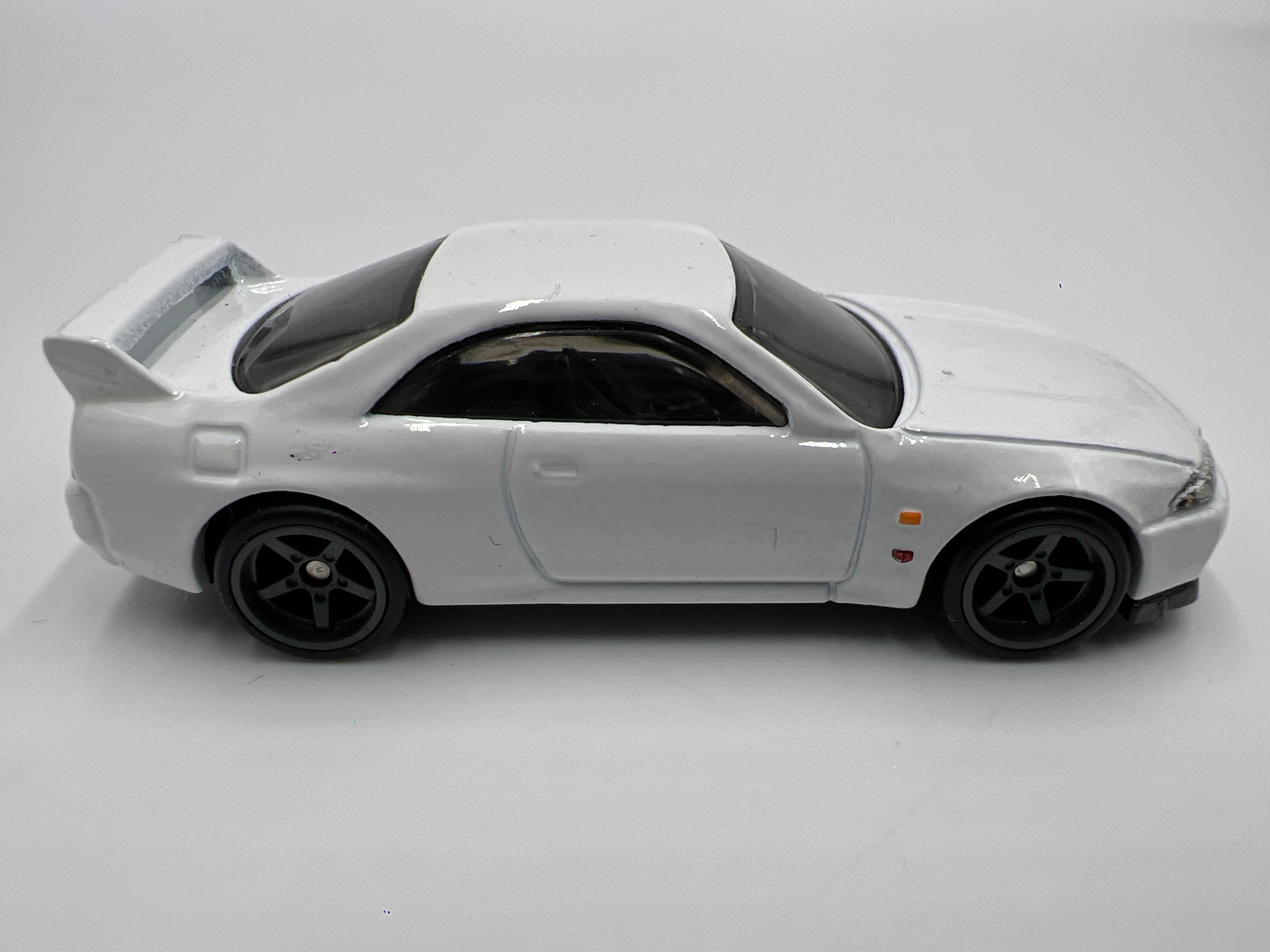 Hot Wheels 1/64 Premium Diorama Set Nissan Skyline GT-R R33 White Loose - Image 3