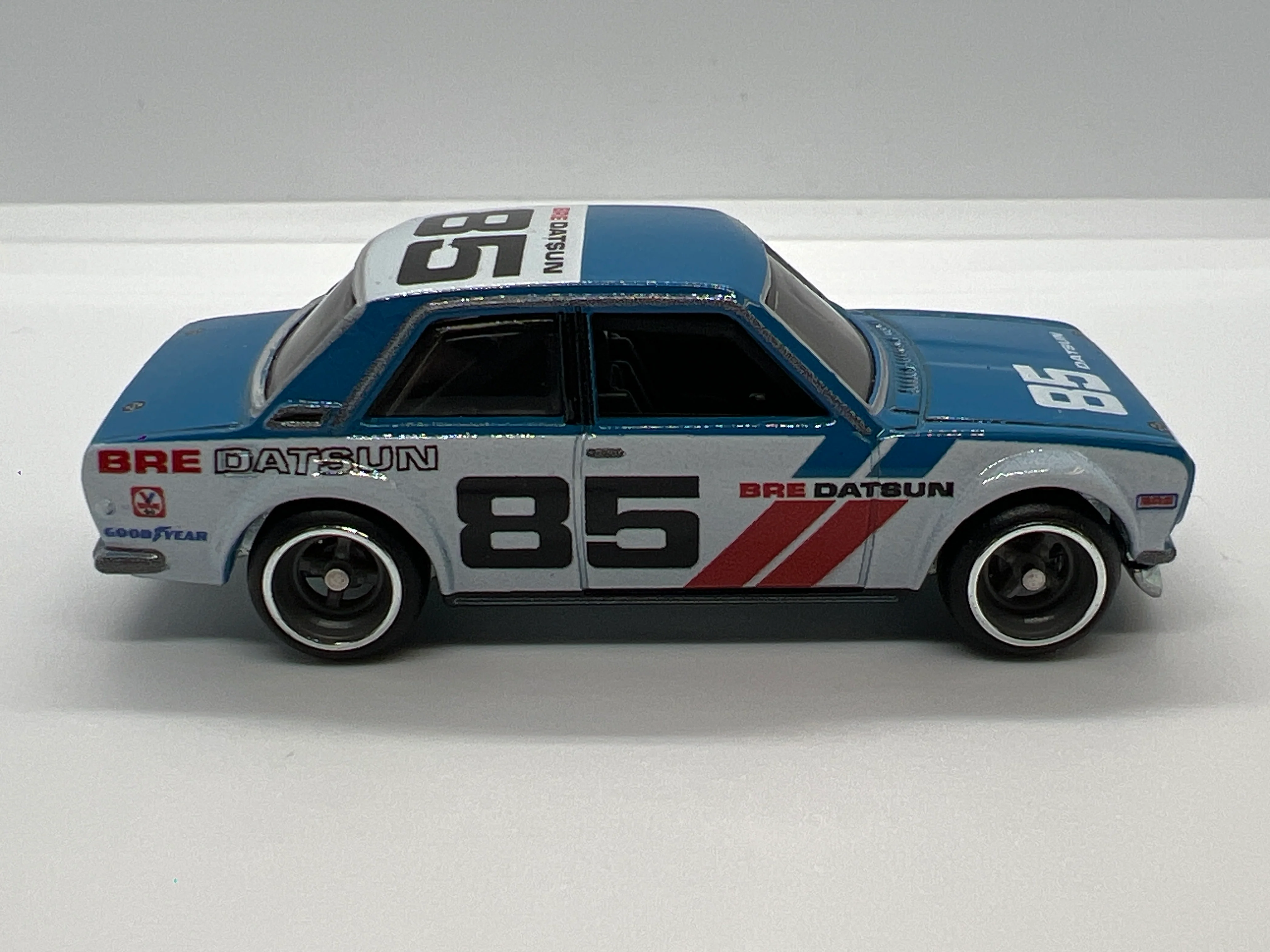 Hot Wheels 1/64 Premium Target 2 Pack Exclusive Datsun Bluebird 510 Blue/White BRE Loose - Image 3