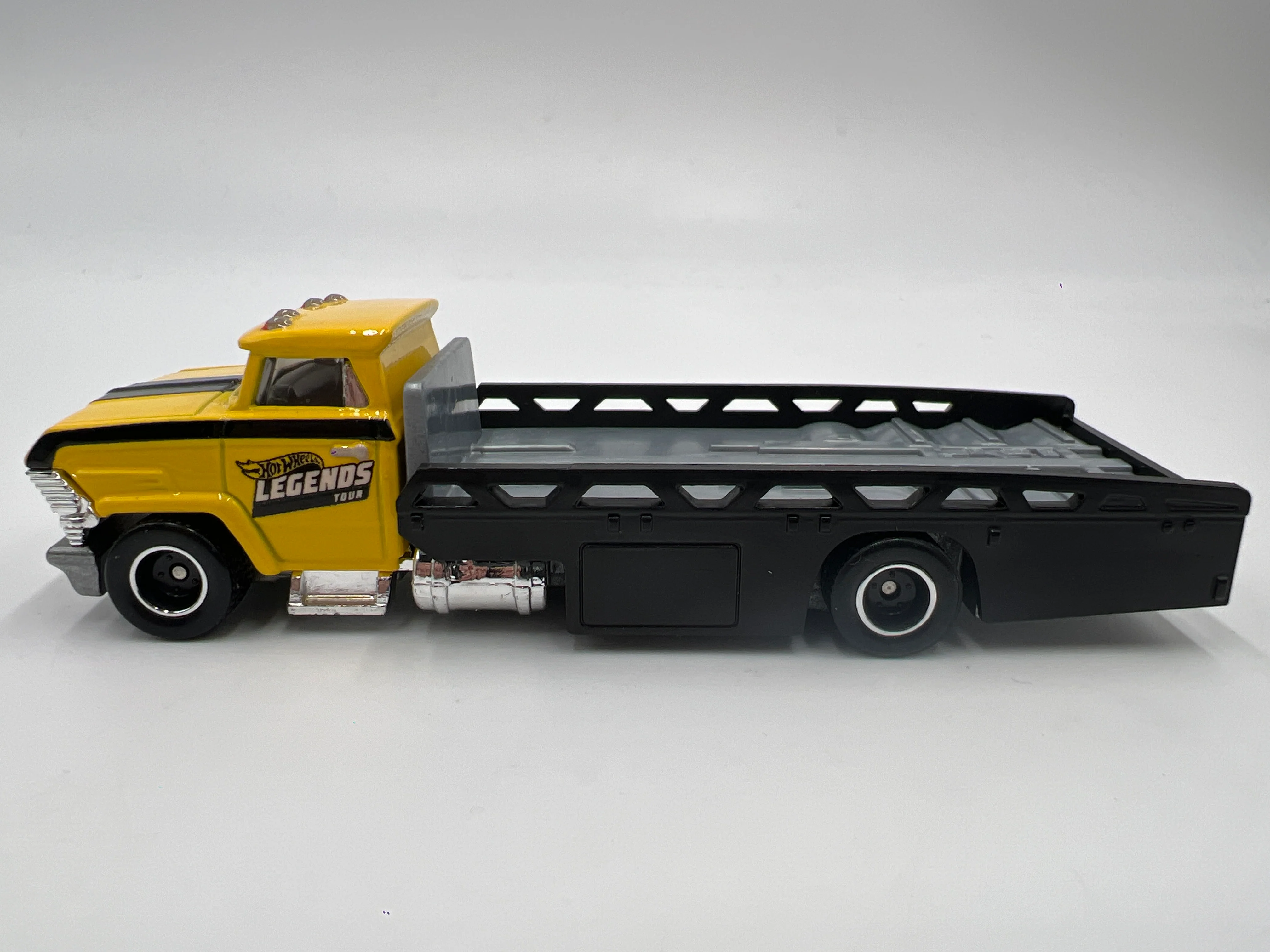 Hot Wheels 1/64 Premium Team Transport Legends Tour Custom 70 Chevy Nova & Horizon Hauler Yellow Loose - Image 7
