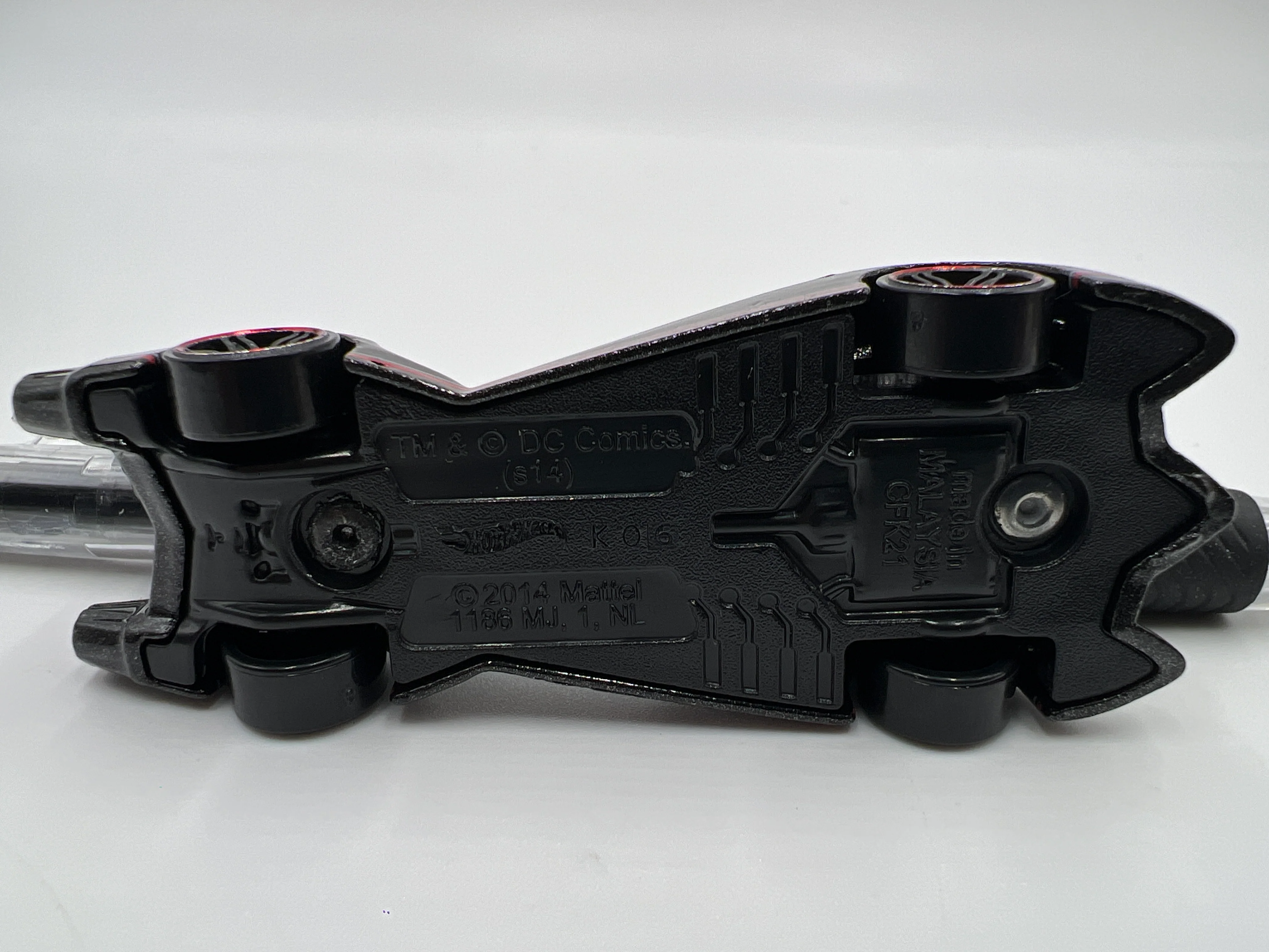 Hot Wheels 1/64 Batmobile Black Loose - Image 5