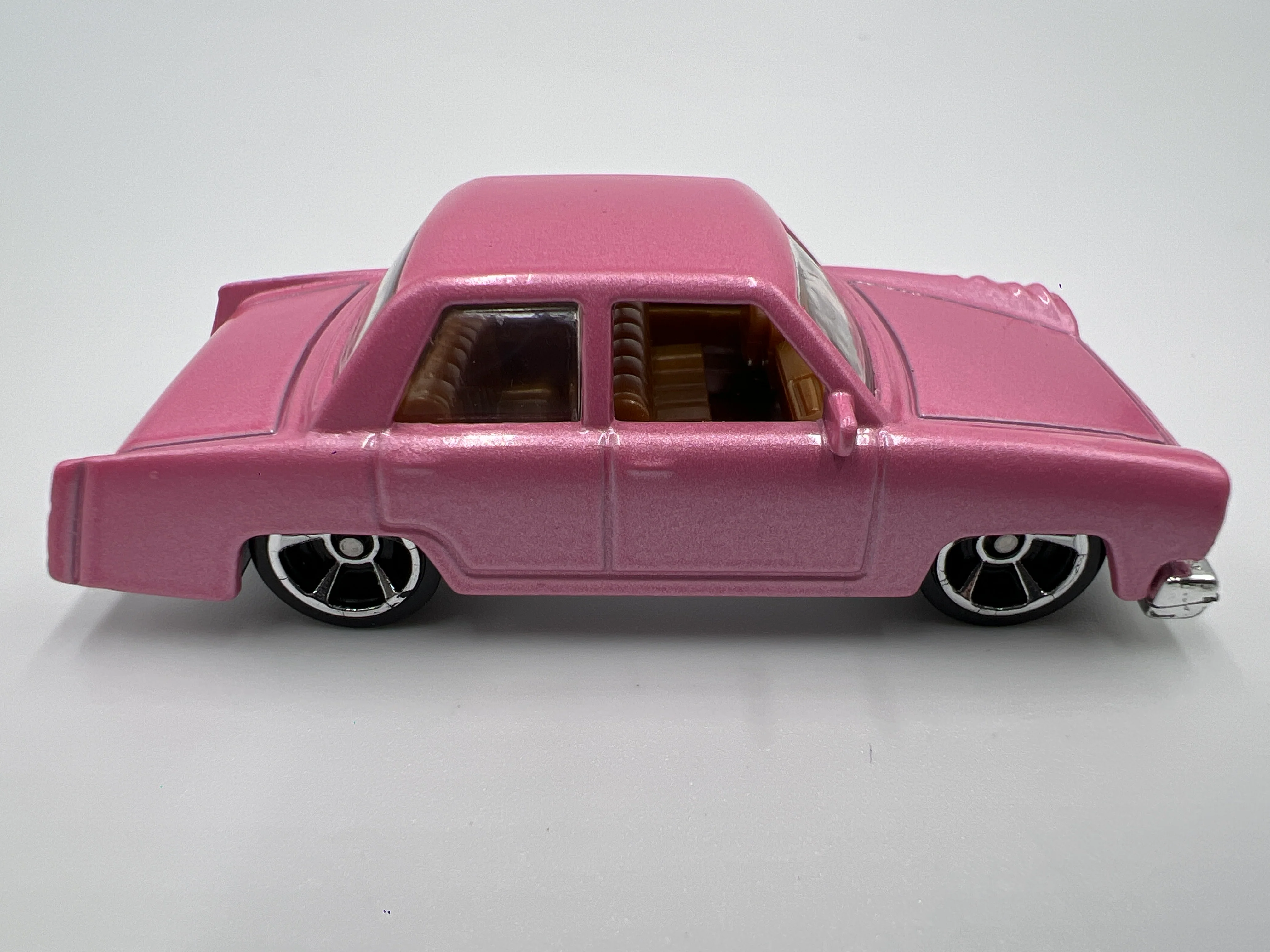 Hot Wheels 1/64 The Simpsons Family Car Pink Loose - Image 3